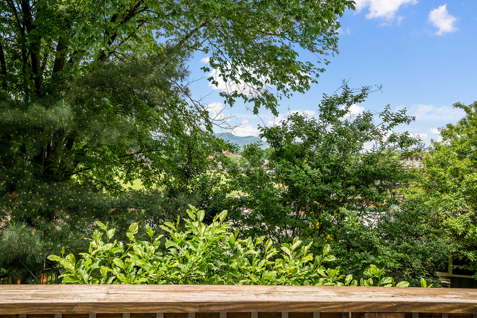 DC314_Deluxe Cabin, 2RM with KOA Patio® (Full Bath & Half Bath) – Sleeps 8