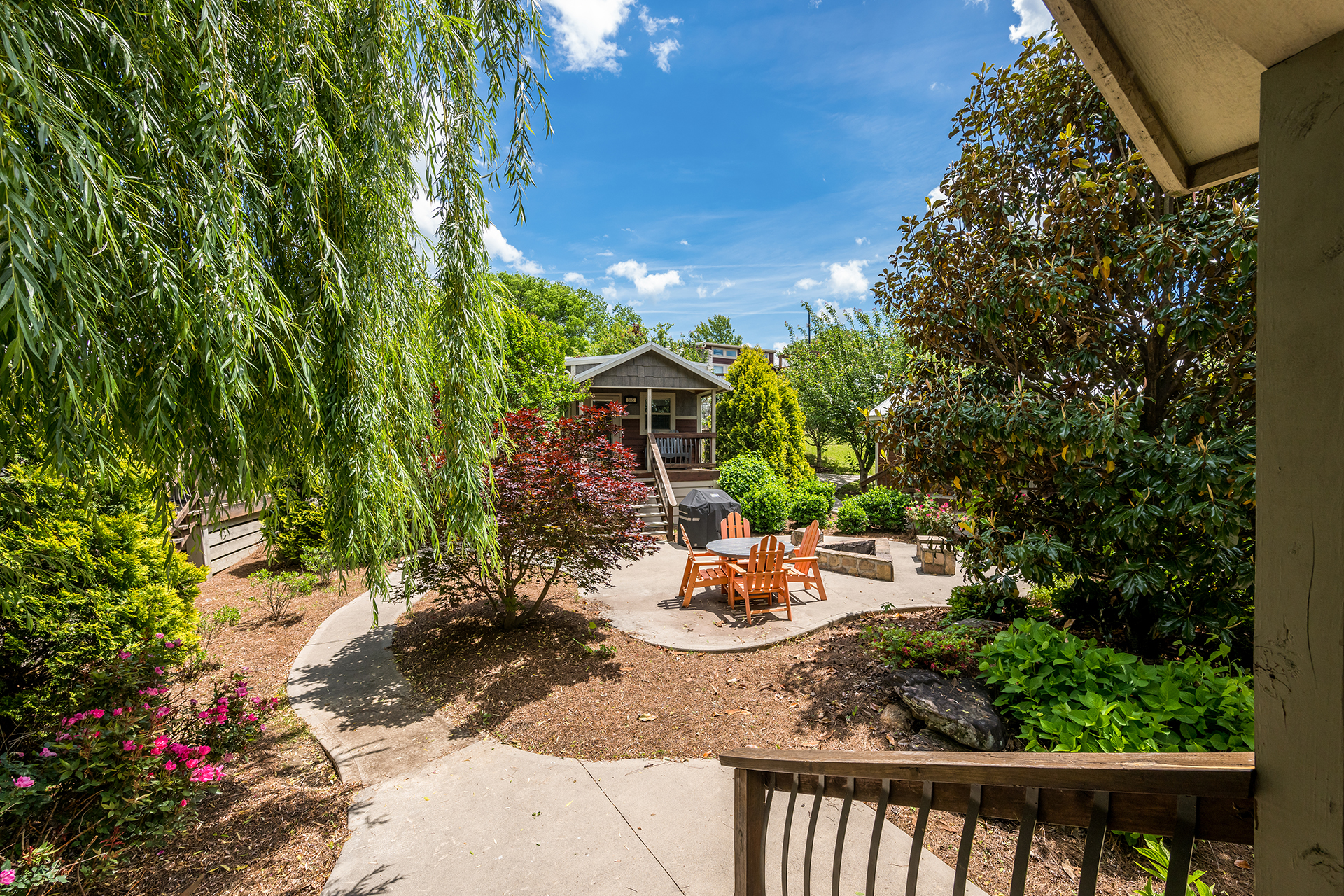 DC306_Deluxe Cabin, 1RM with KOA Patio® (Full Bath with Tub & Shower) – Sleeps 4