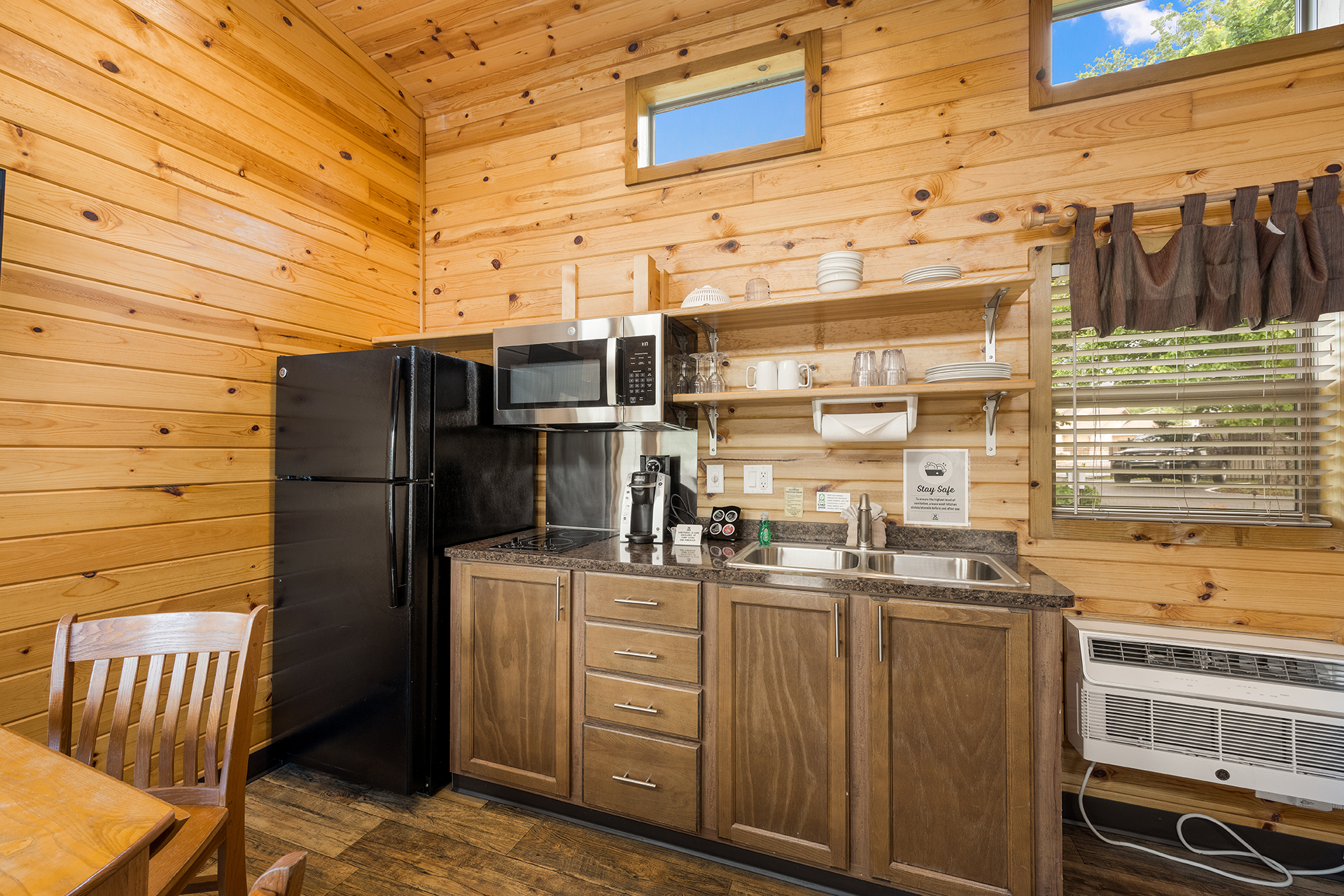 DC312_Deluxe Cabin, 2RM with KOA Patio® (Full Bath & Half Bath) – Sleeps 6