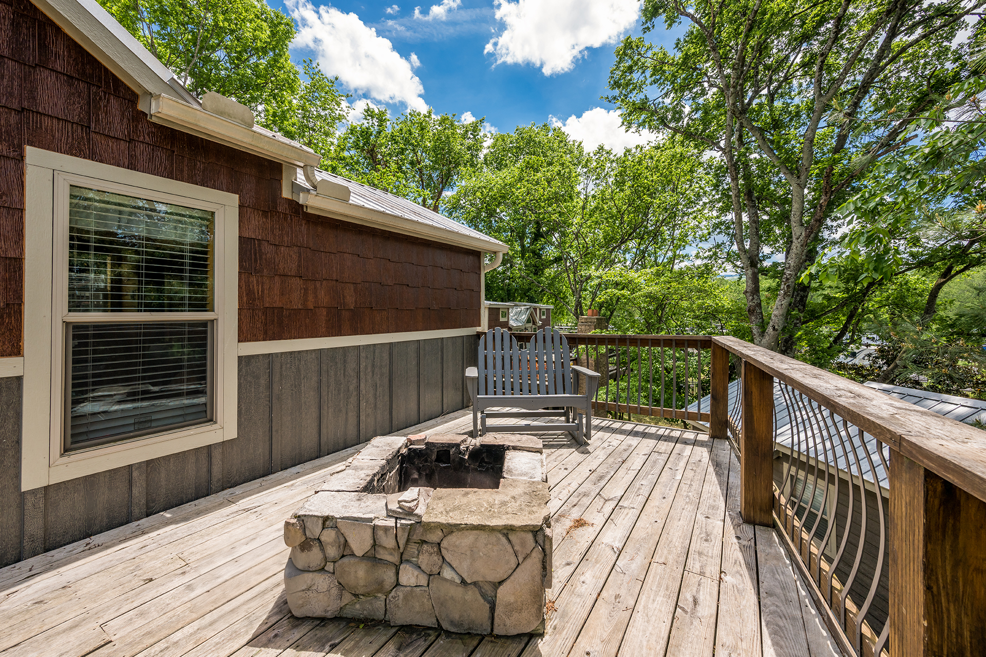 DC314_Deluxe Cabin, 2RM with KOA Patio® (Full Bath & Half Bath) – Sleeps 8