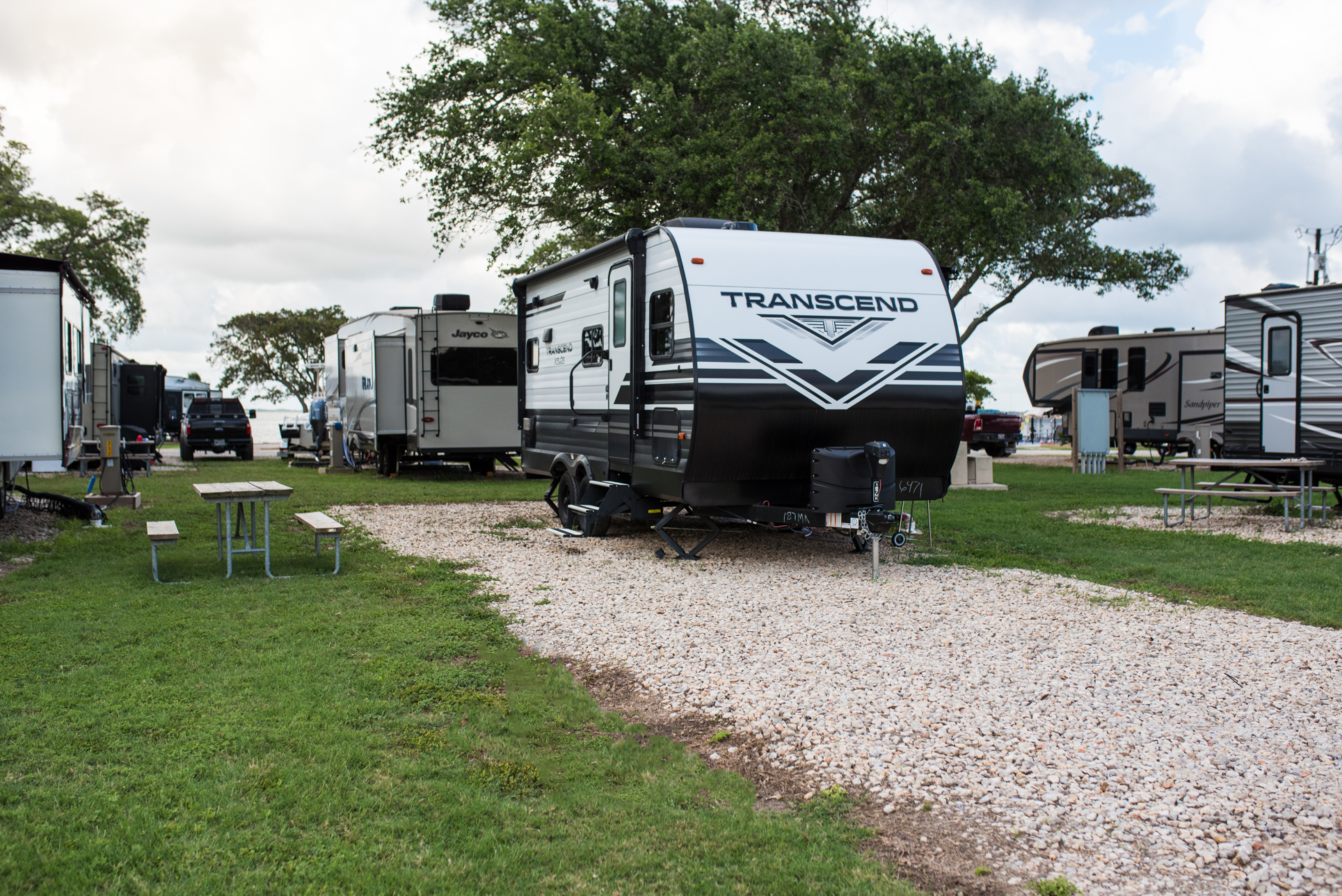 This site is perfect for dual use. It can accommodate tent and RV