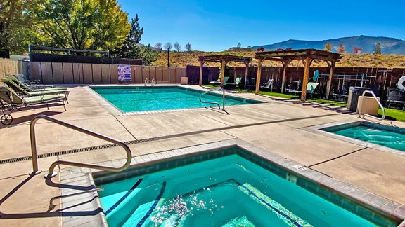 SEASONAL POOL AND SPA!