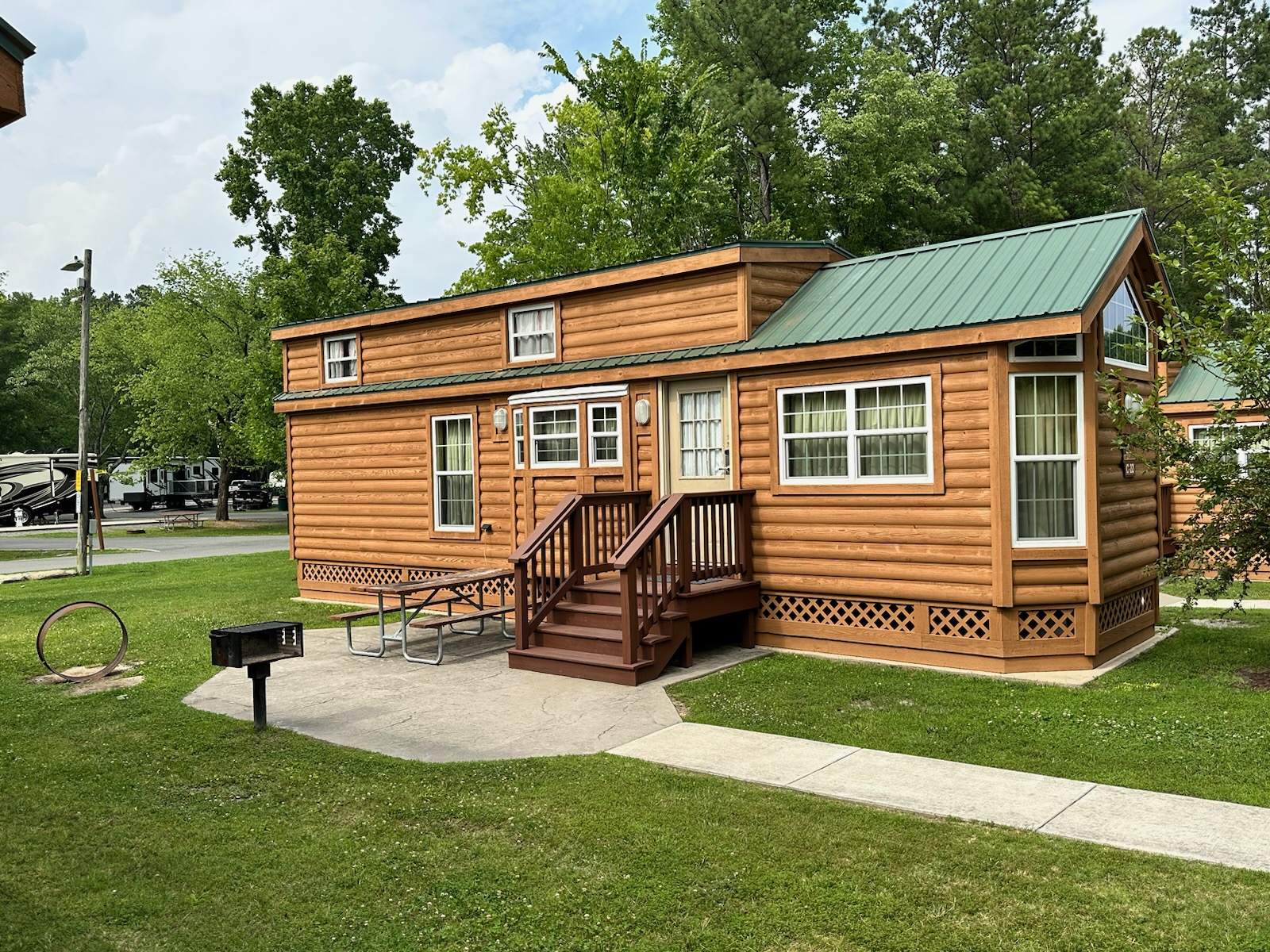 Standard Deluxe Exterior