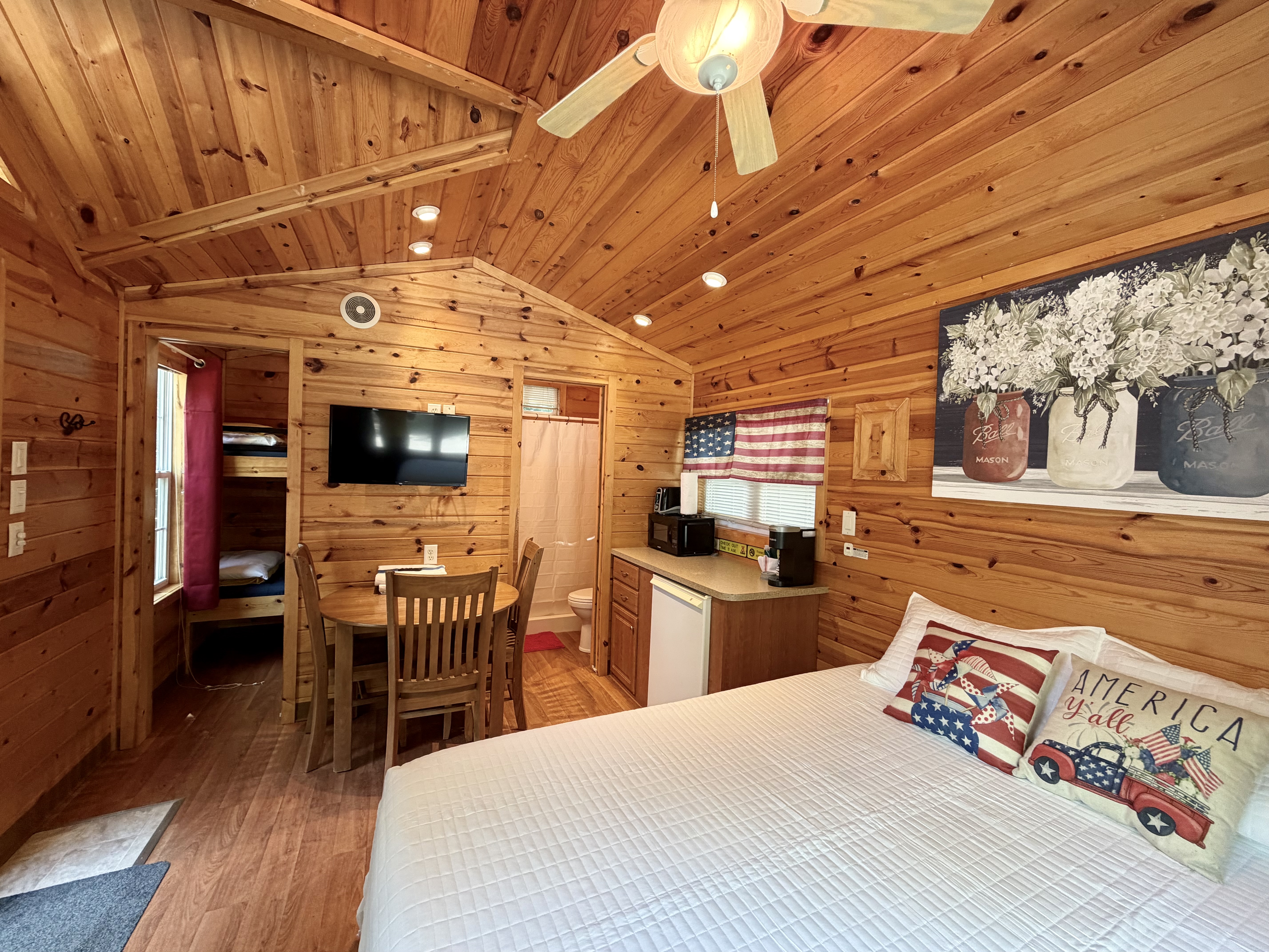 C11 - Bedroom/Livingroom