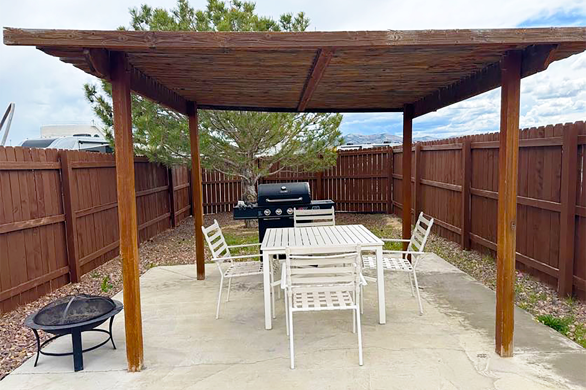 Pull-Thru 50/30 AMPS FHU with Pergola