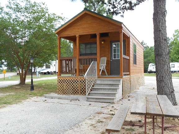 KL06 Deluxe Cabin "Studio" Outside