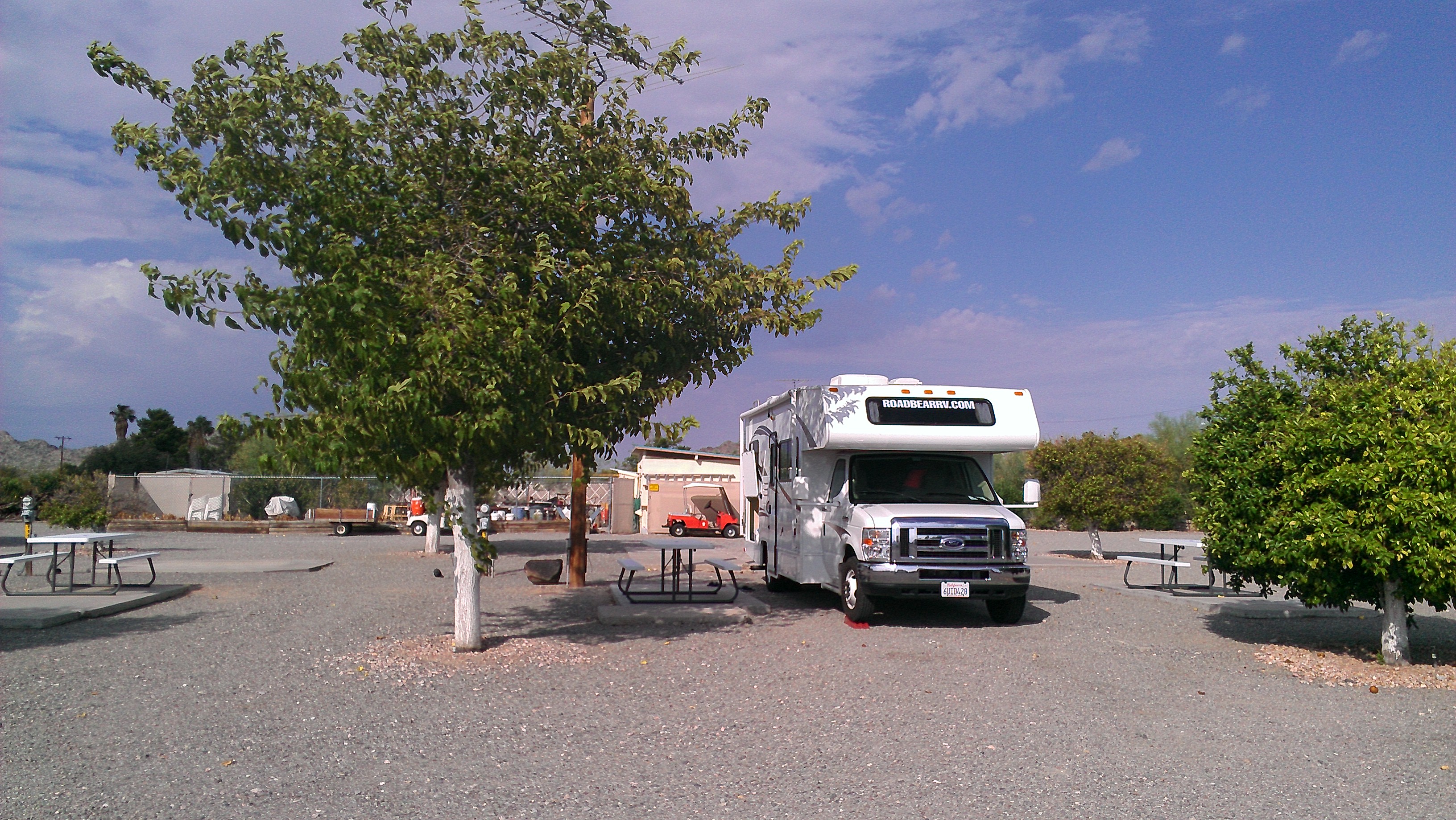 RVs up to 30 feet close to pool, spa, laundry and bathrooms