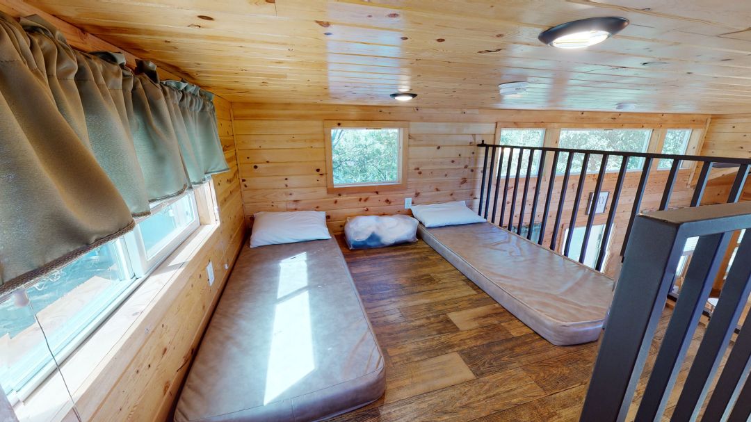 Deluxe Cabin DC5