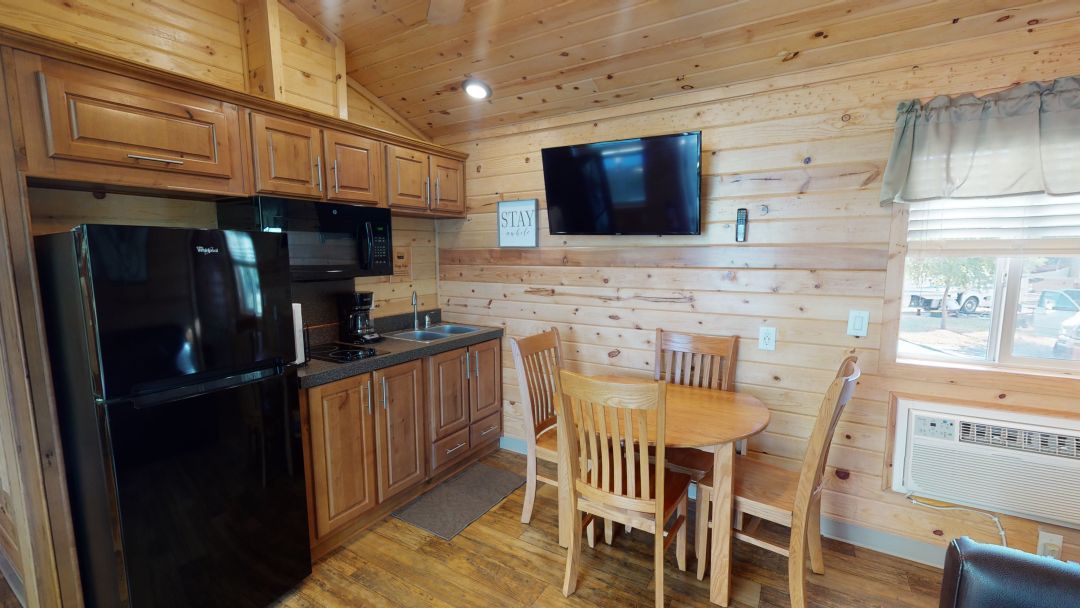 Deluxe Cabin DC4