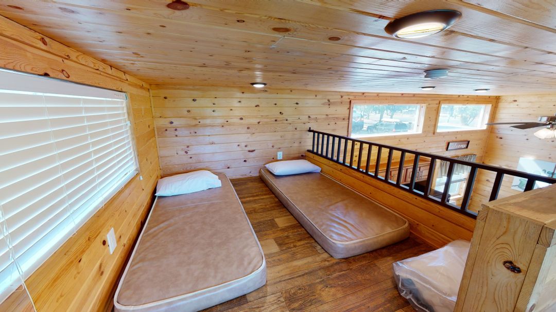 Deluxe Cabin DC1