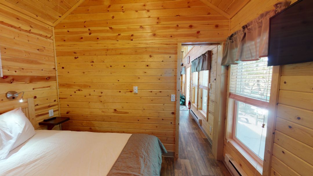 Deluxe Cabin DC5