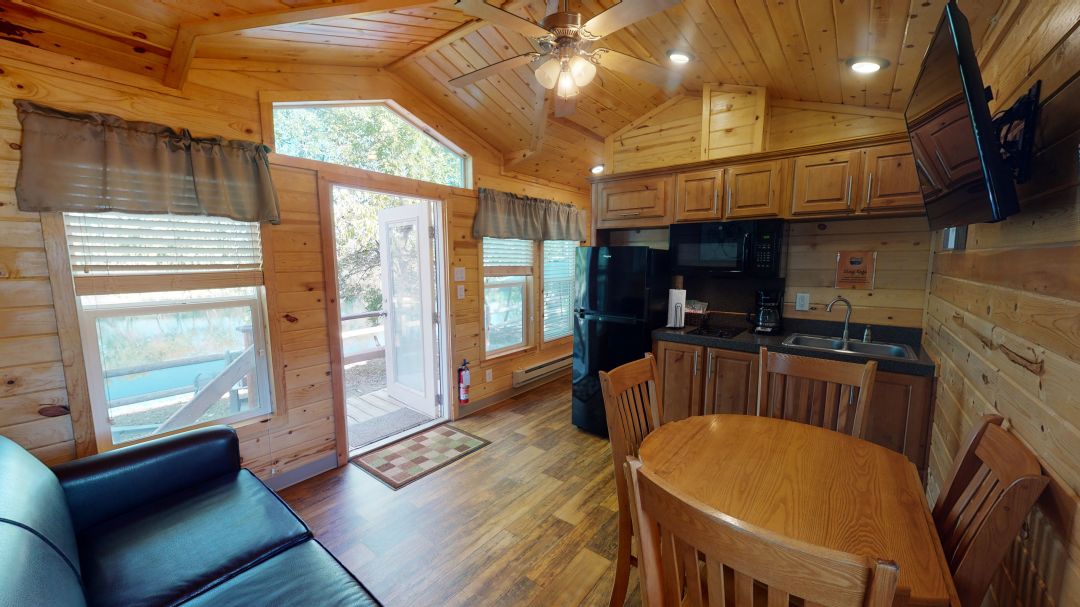 Deluxe Cabin DC4