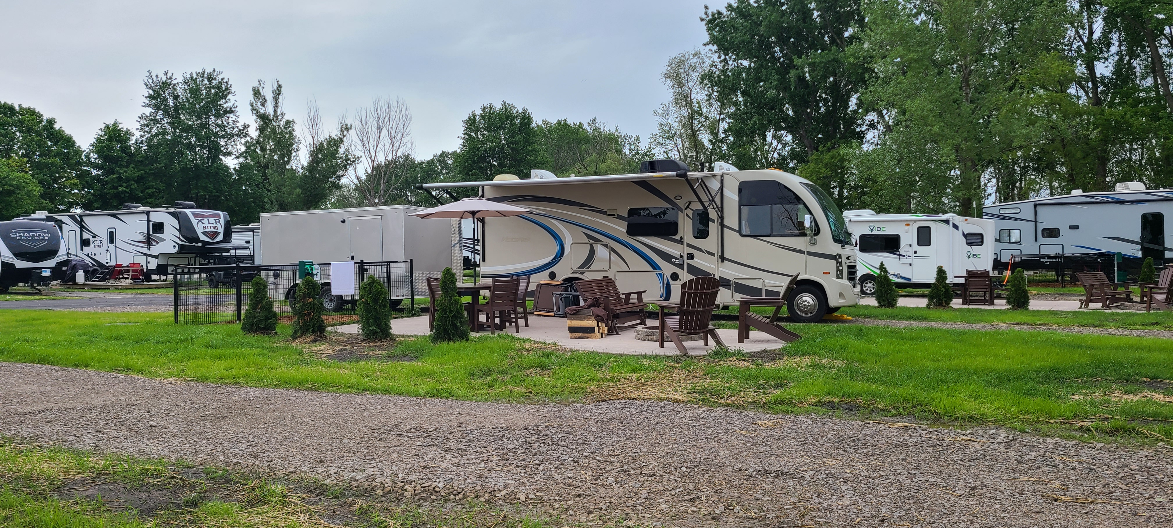 Deluxe Pet RV Full Hook-Up