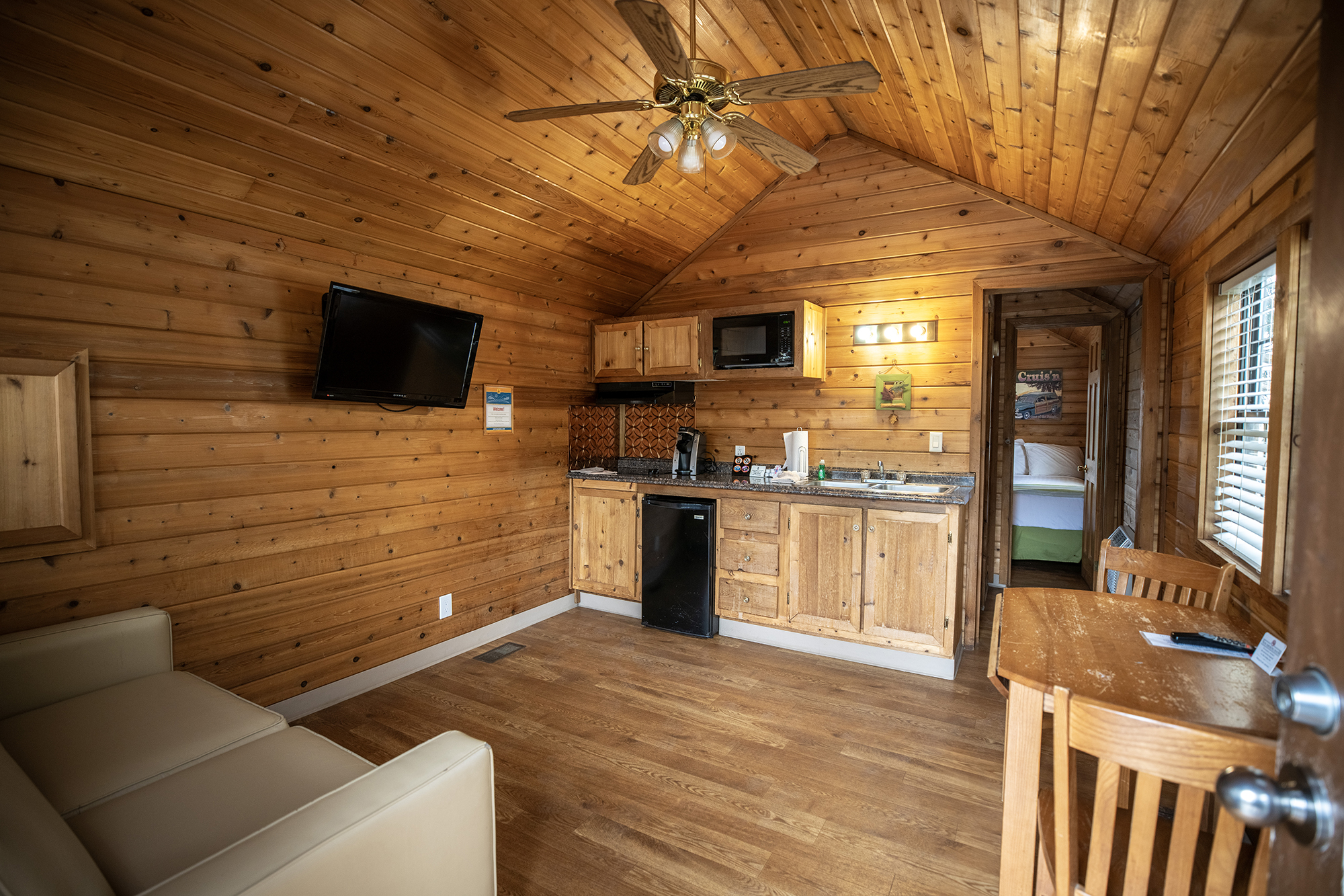 Deluxe Cabin 110 - 1 Room w Stove