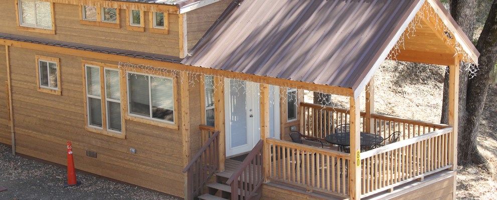 #80 Deluxe Cabin, End Entry with Deck