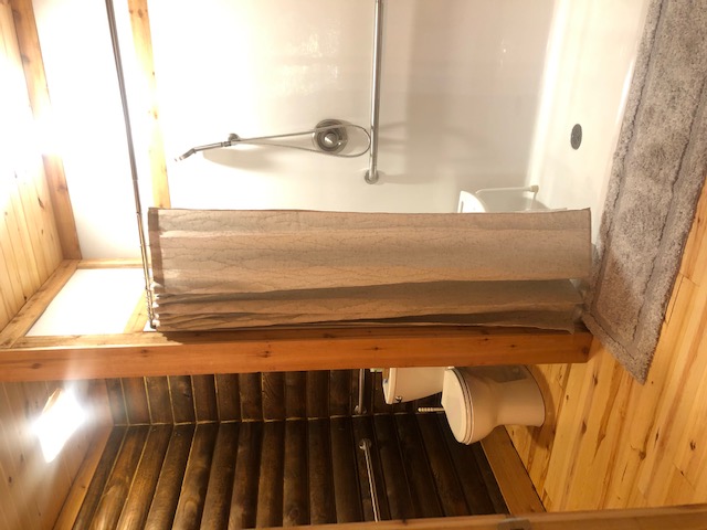 Azalea Cabin's Bathroom