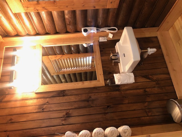 Azalea Cabin's Bathroom