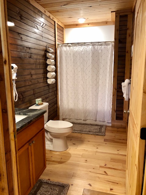 Magnolia Cabin Bathroom
