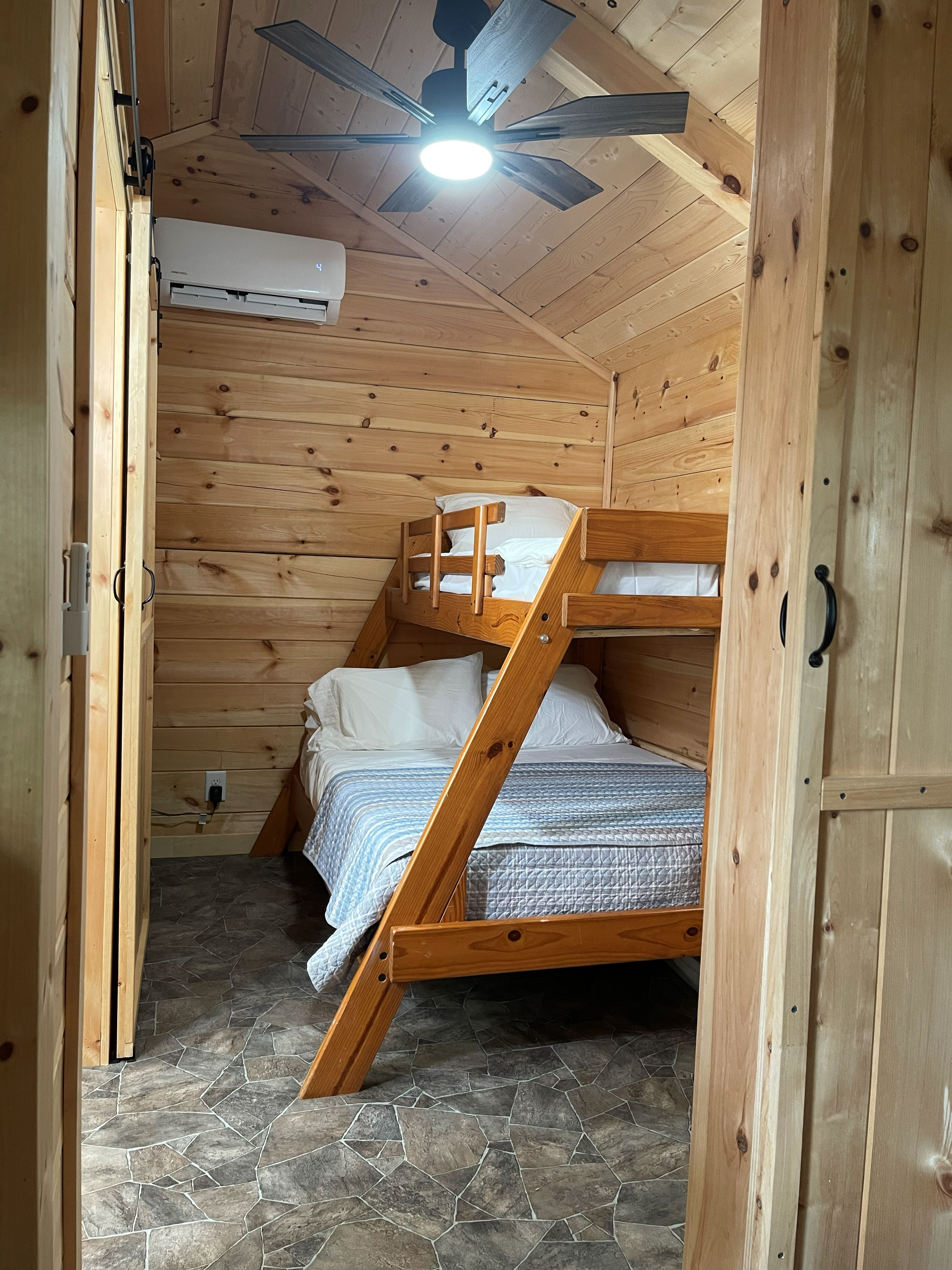 Full Bed w/twin above Amish Deluxe Cabin 69