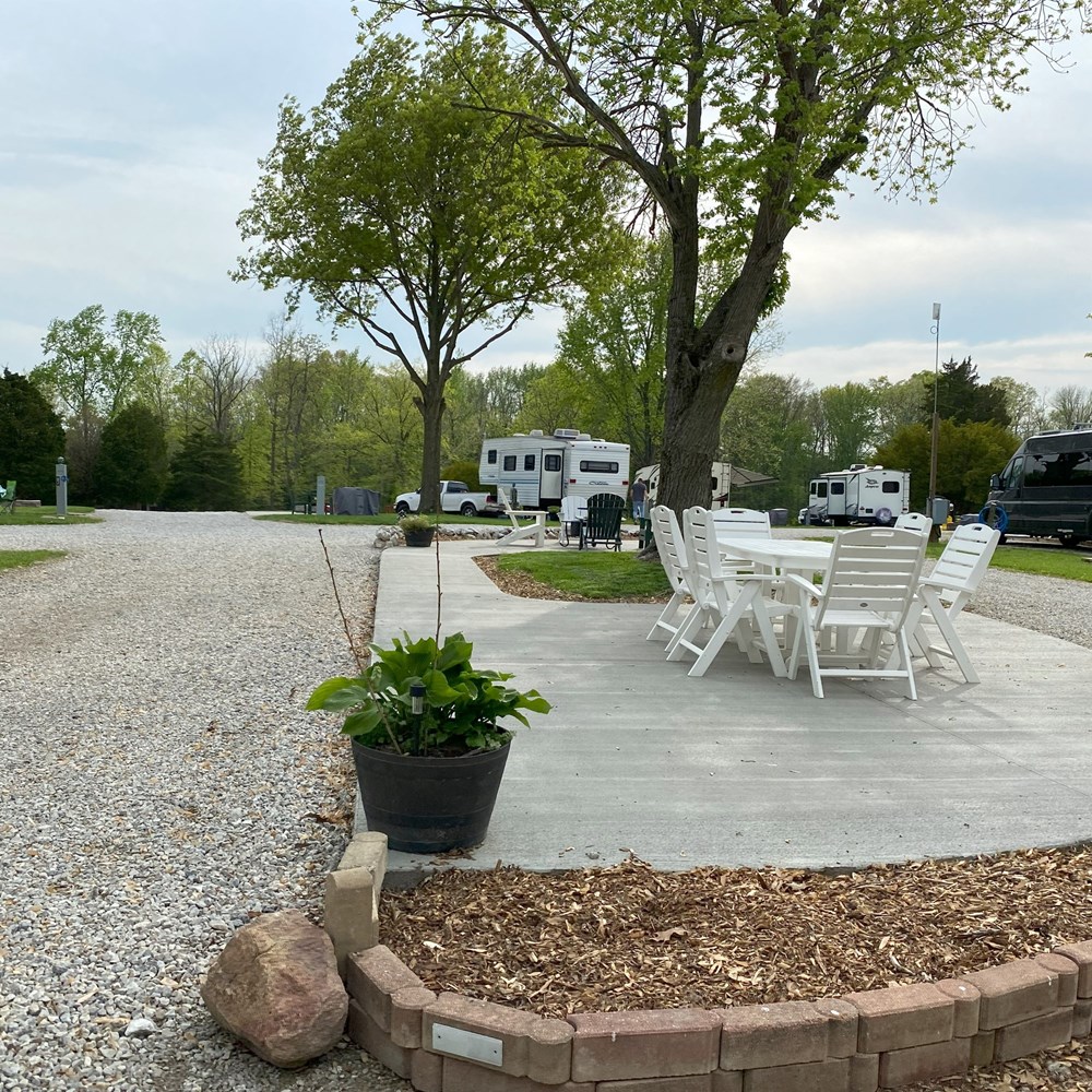 Deluxe Patio Buddy Site – Double the Space, Double the Fun