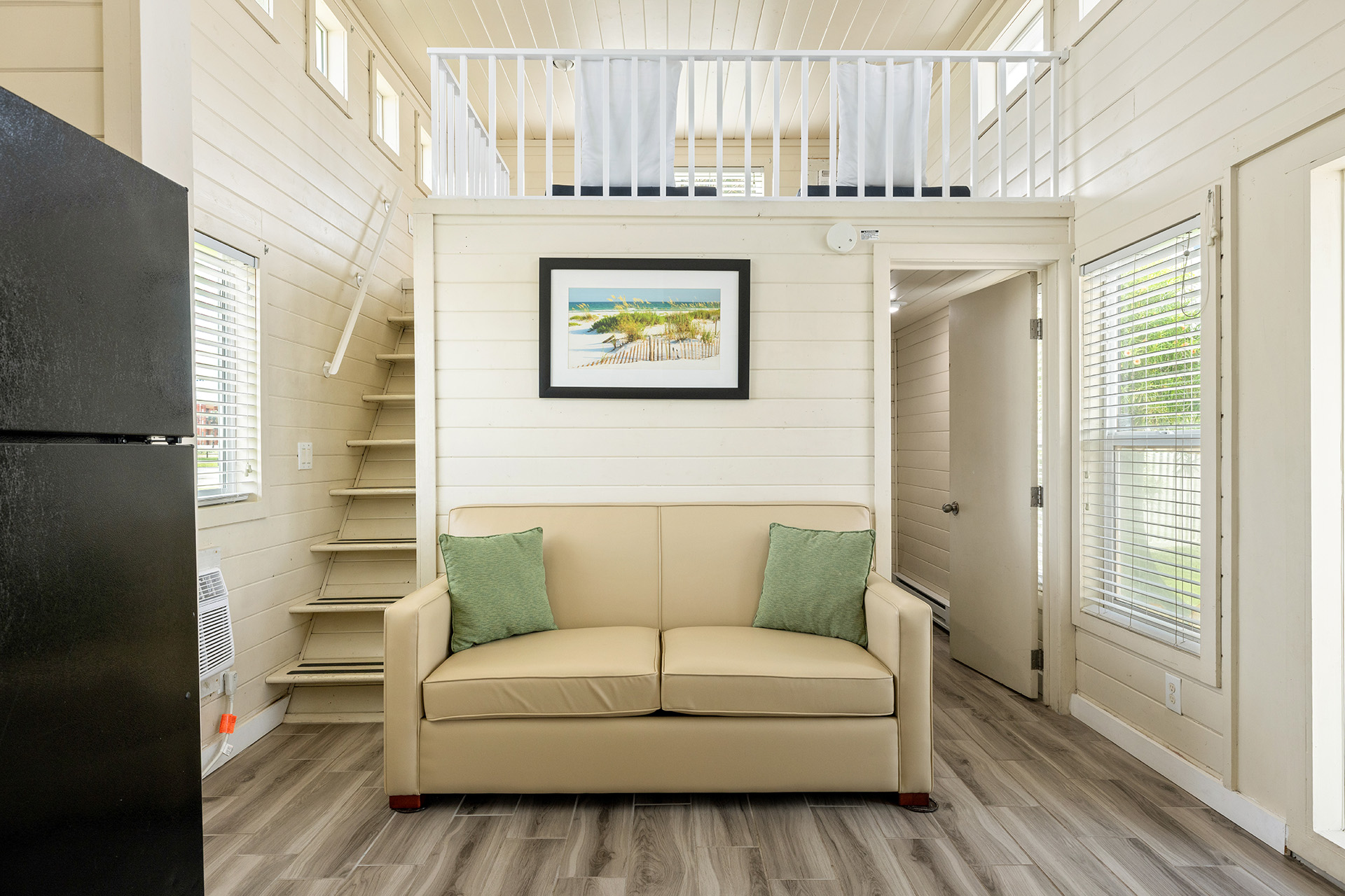 LL33 - Deluxe Cabin, 2 Bedroom with Loft (Full Bath with Tub & Shower) – Sleeps 8