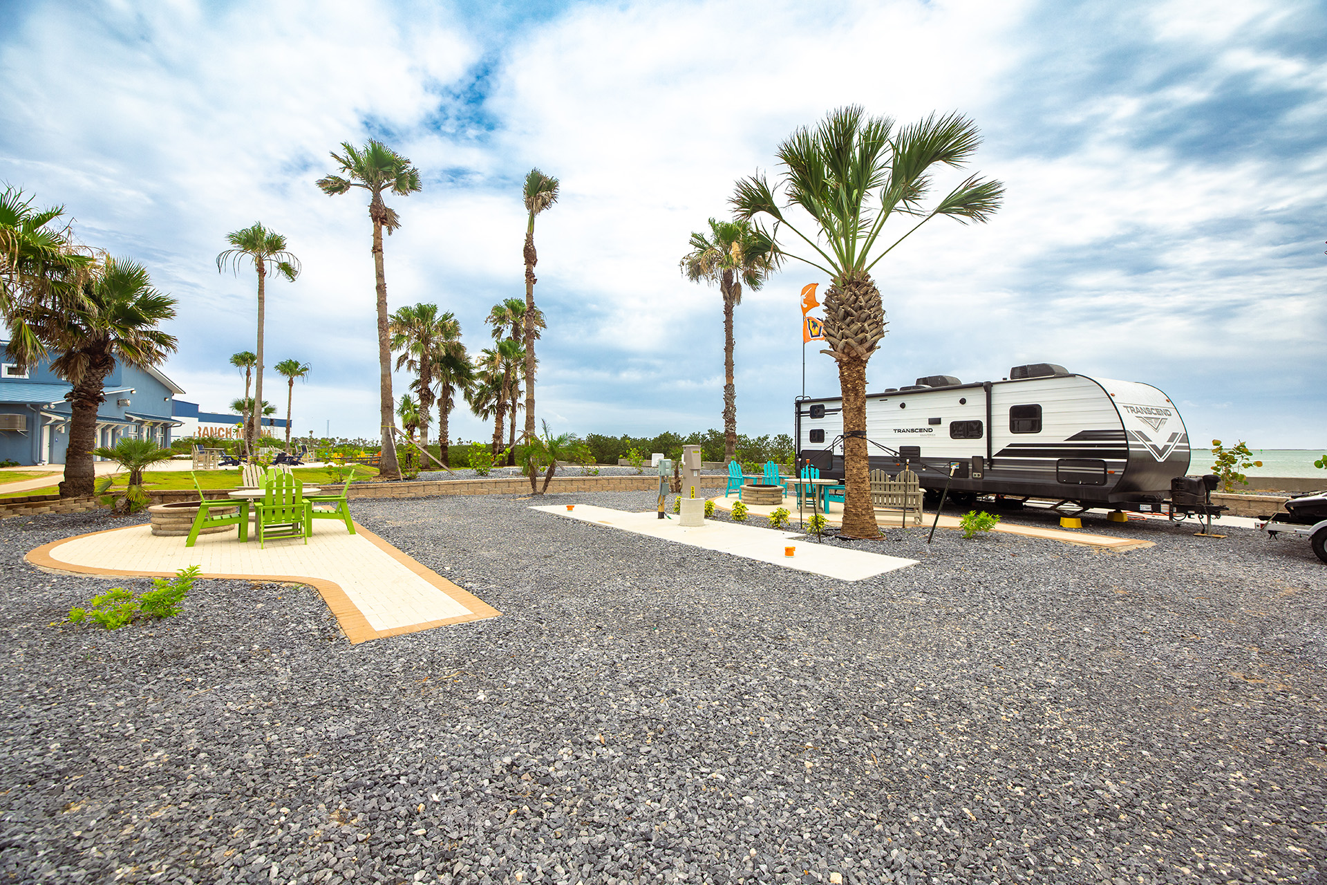 RV 304, Back-In 50/30 AMPS FHU KOA Patio®, Waterfront