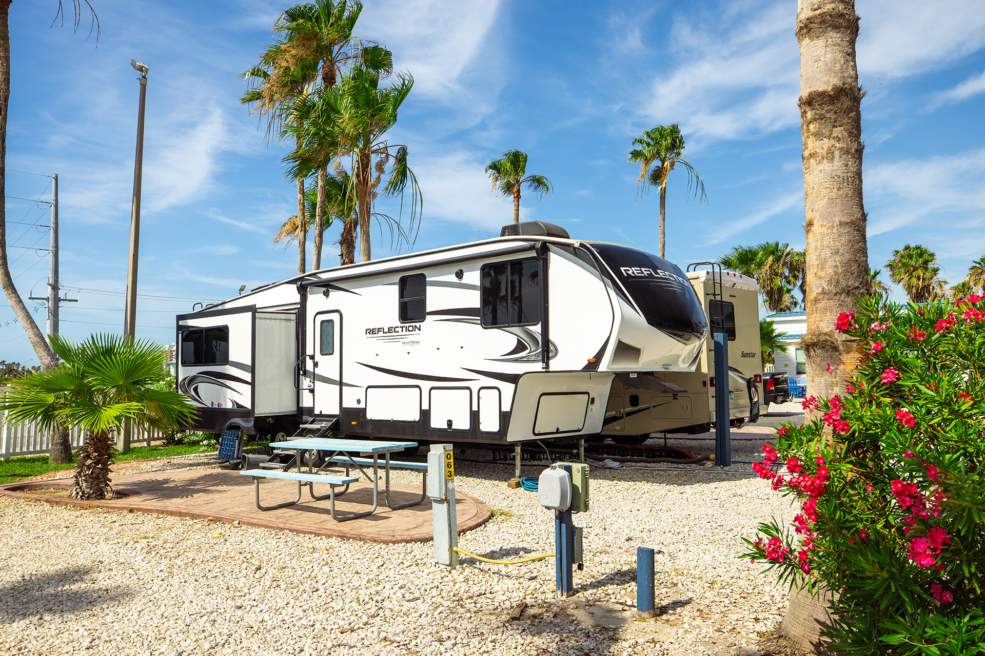 RV 64, Back-In 50/30 AMPS FHU Patio