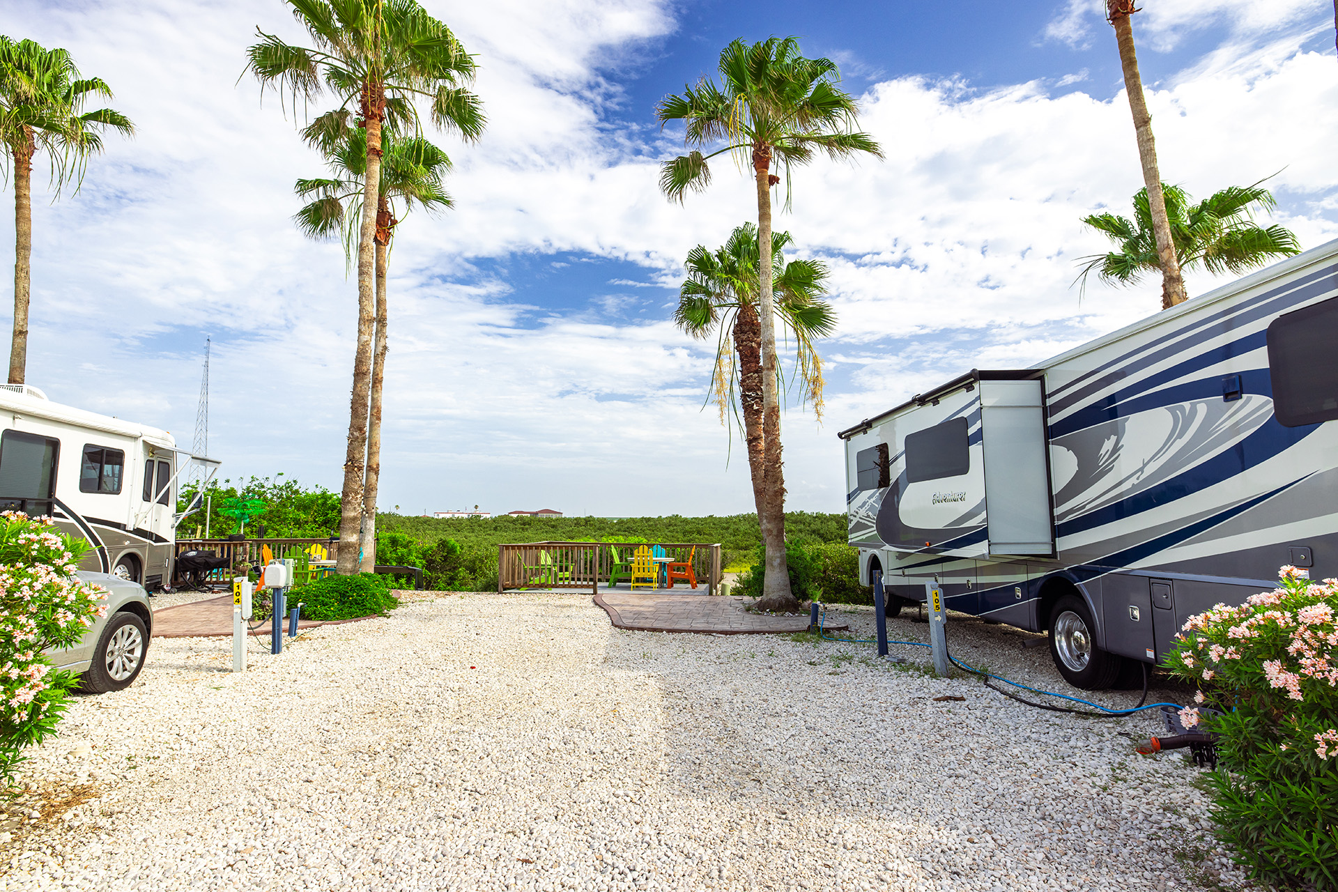 RV 104, Pull-In 50/30 AMPS FHU, Regal Row