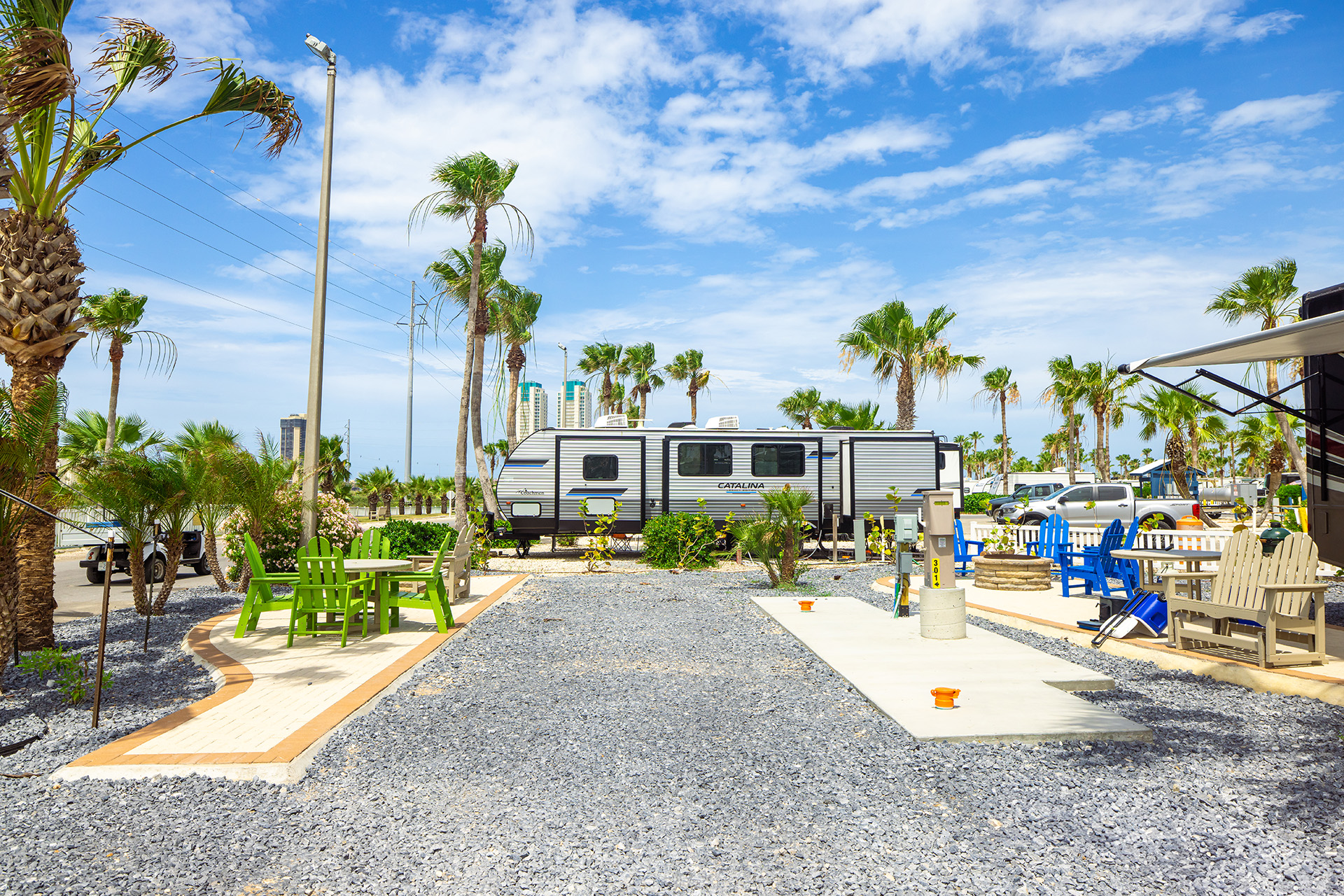 RV 301, Back-In 50/30 AMPS FHU KOA Patio®, Waterfront