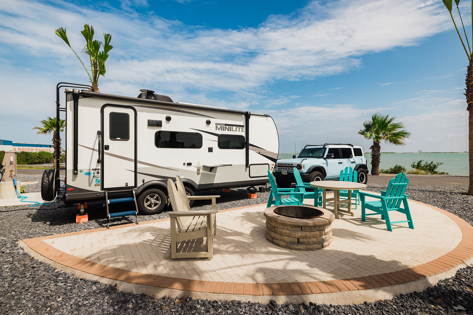 RV 321, Pull-Thru 50/30 AMPS FHU KOA Patio®, Waterfront