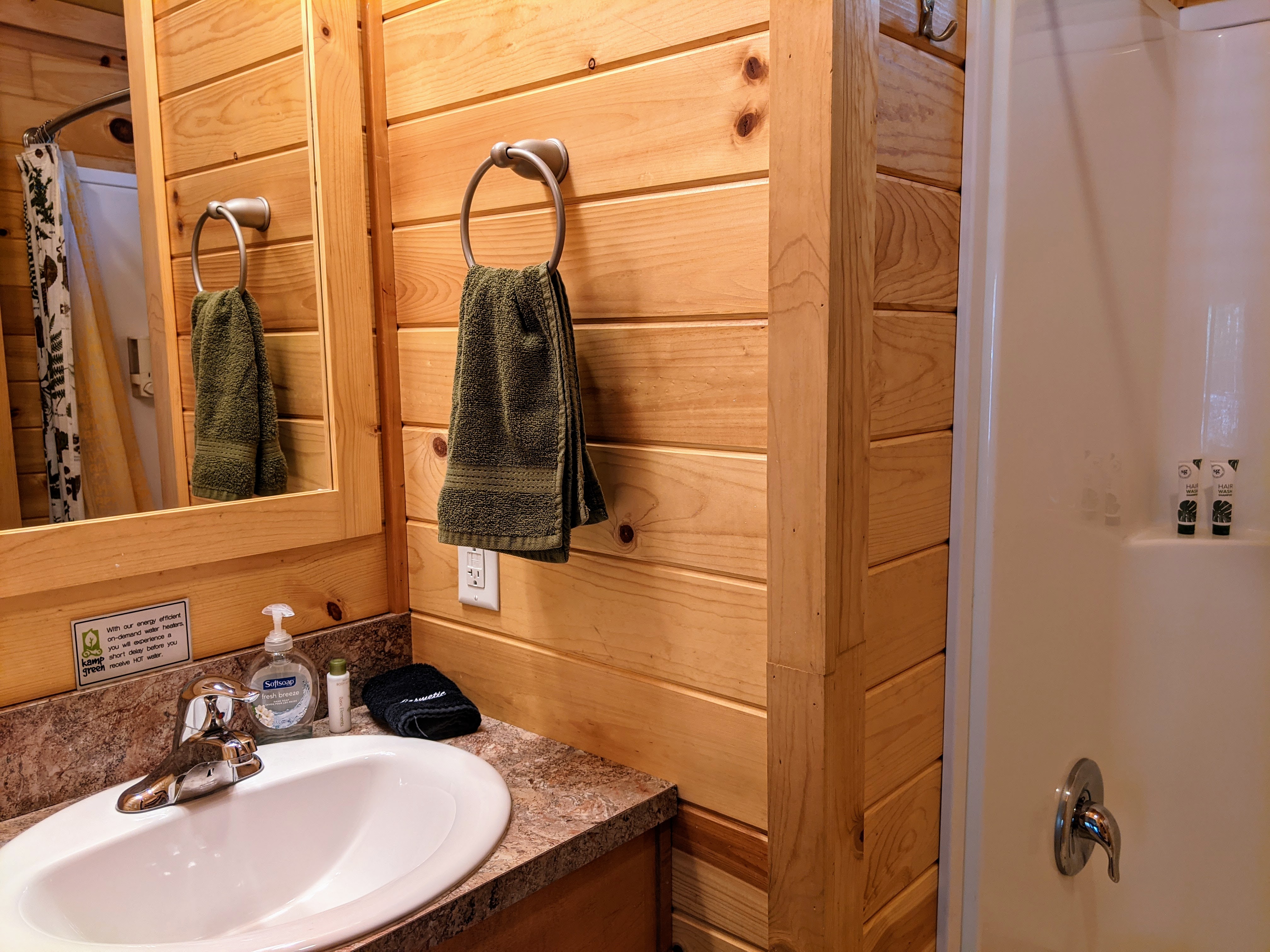 KT3 Full bathroom with shower