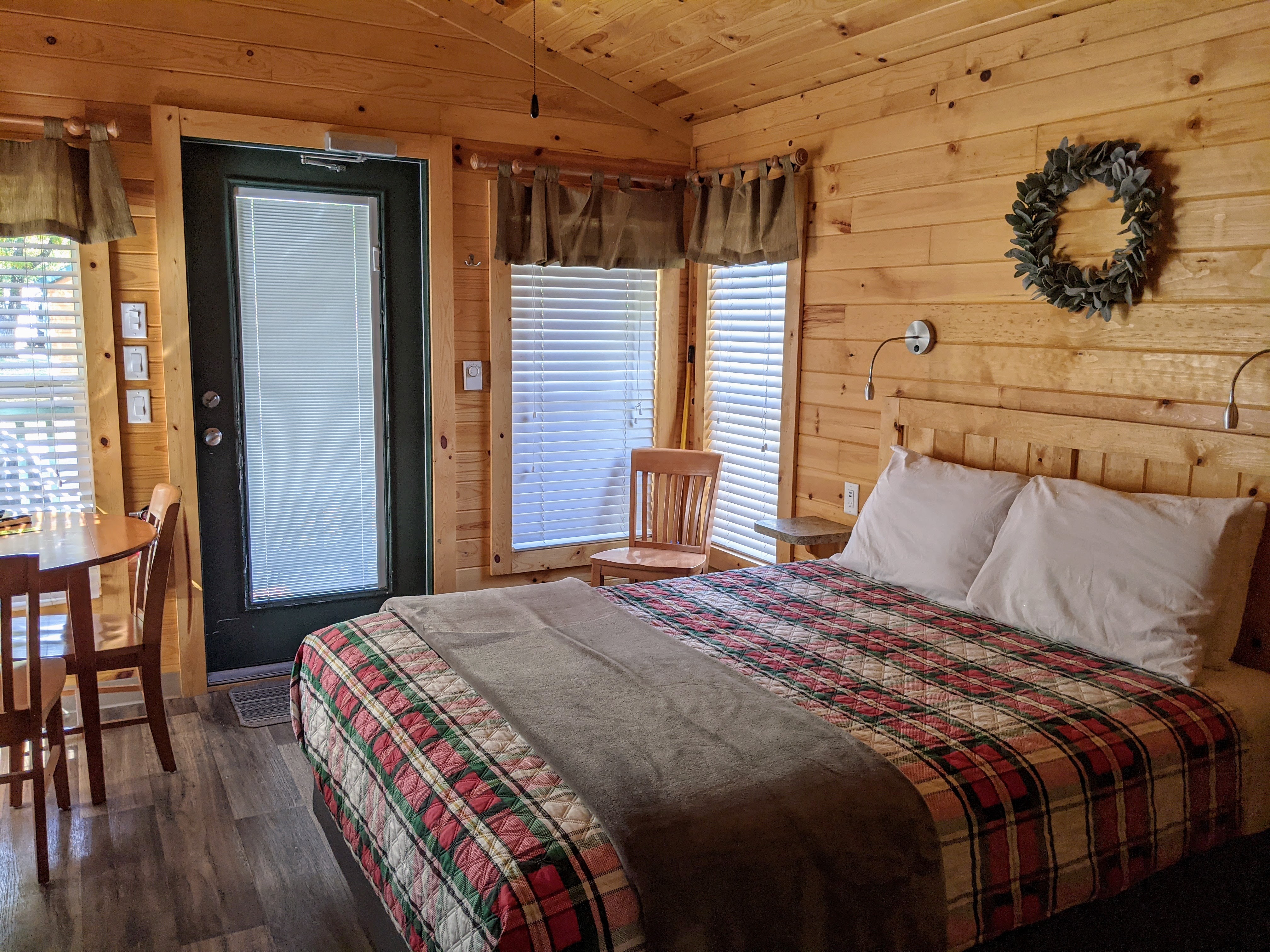 KT3 Queen bed