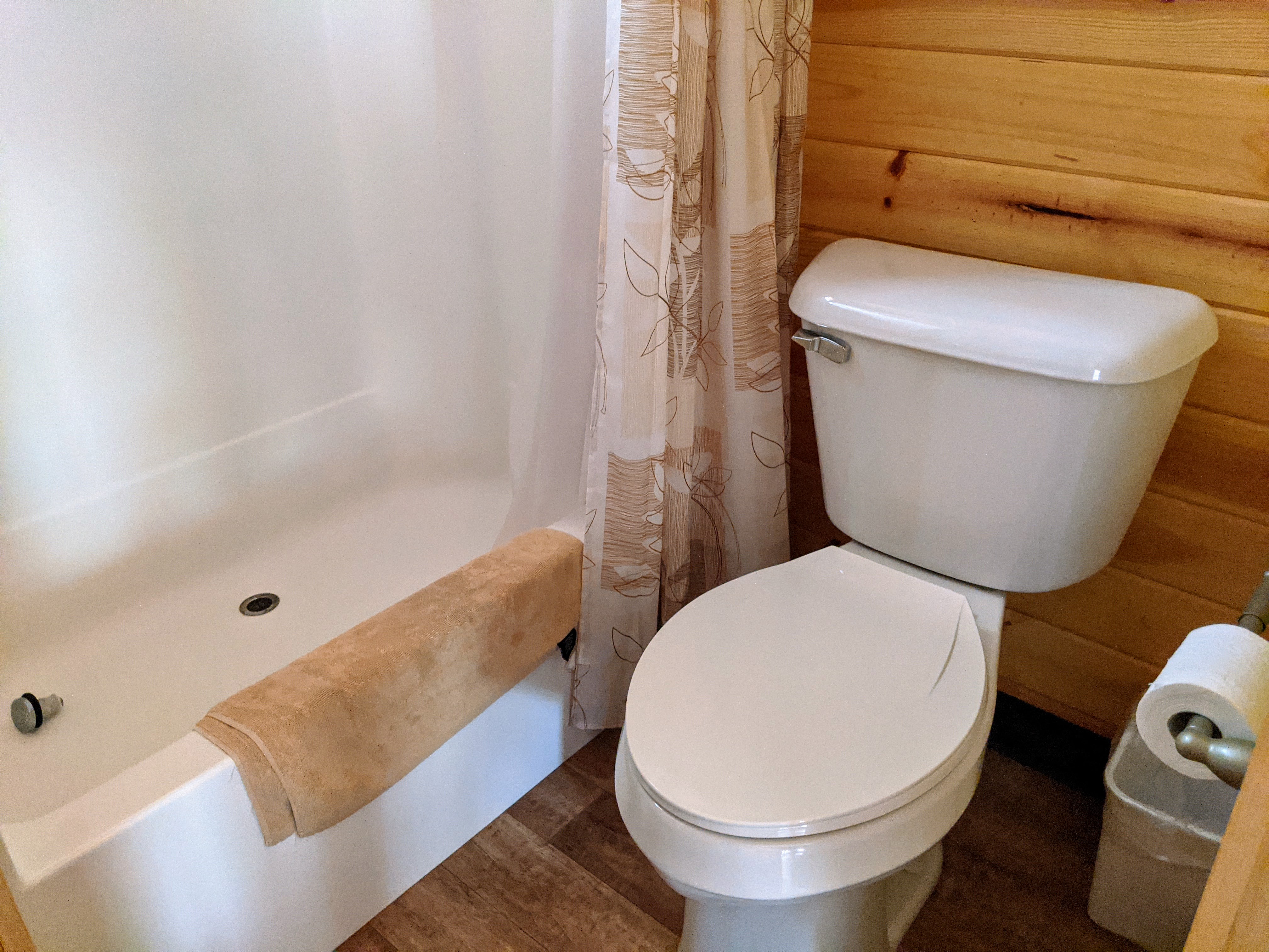 KT2 Full bathroom with shower