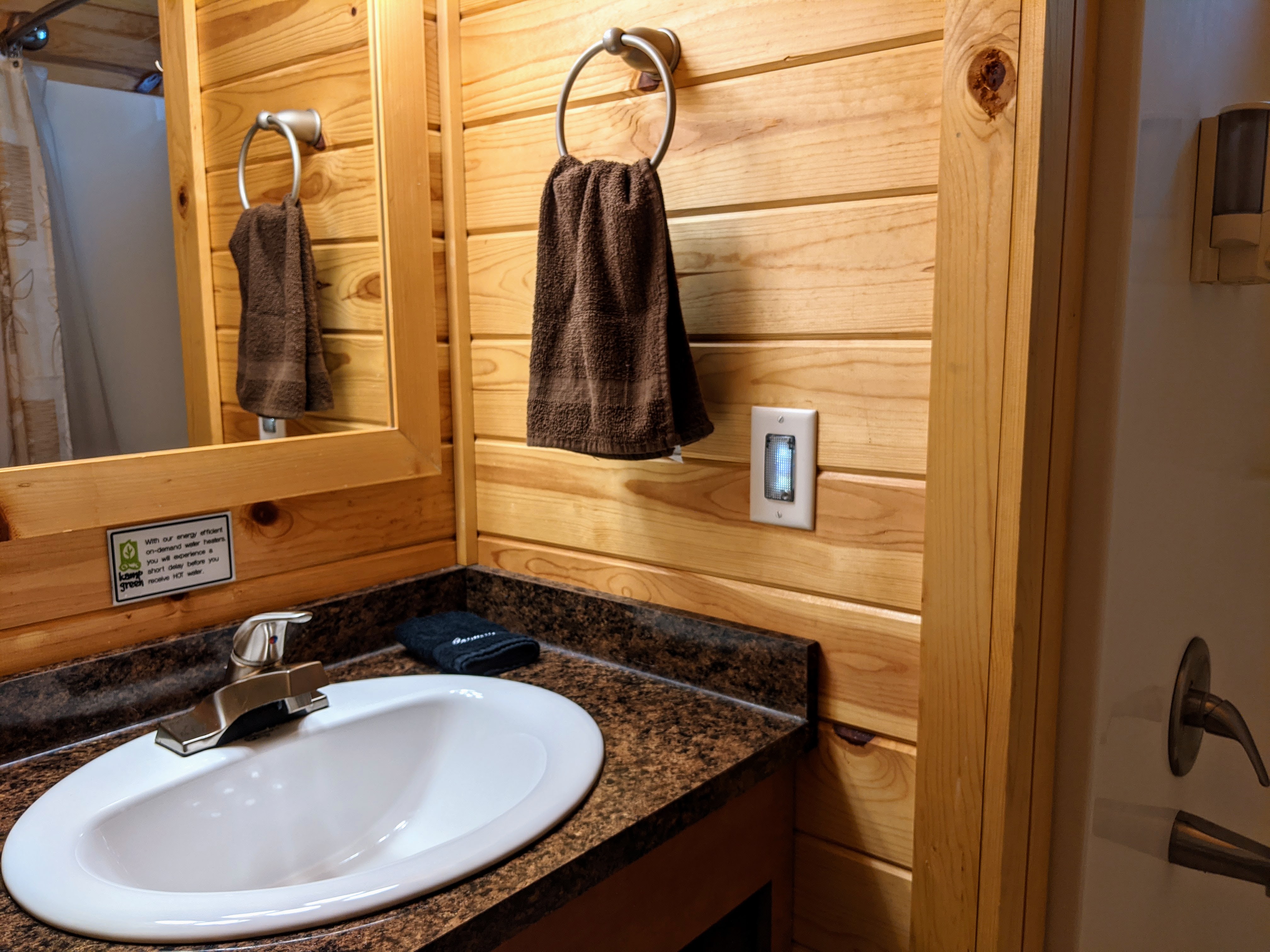 KT2 Full bathroom with shower