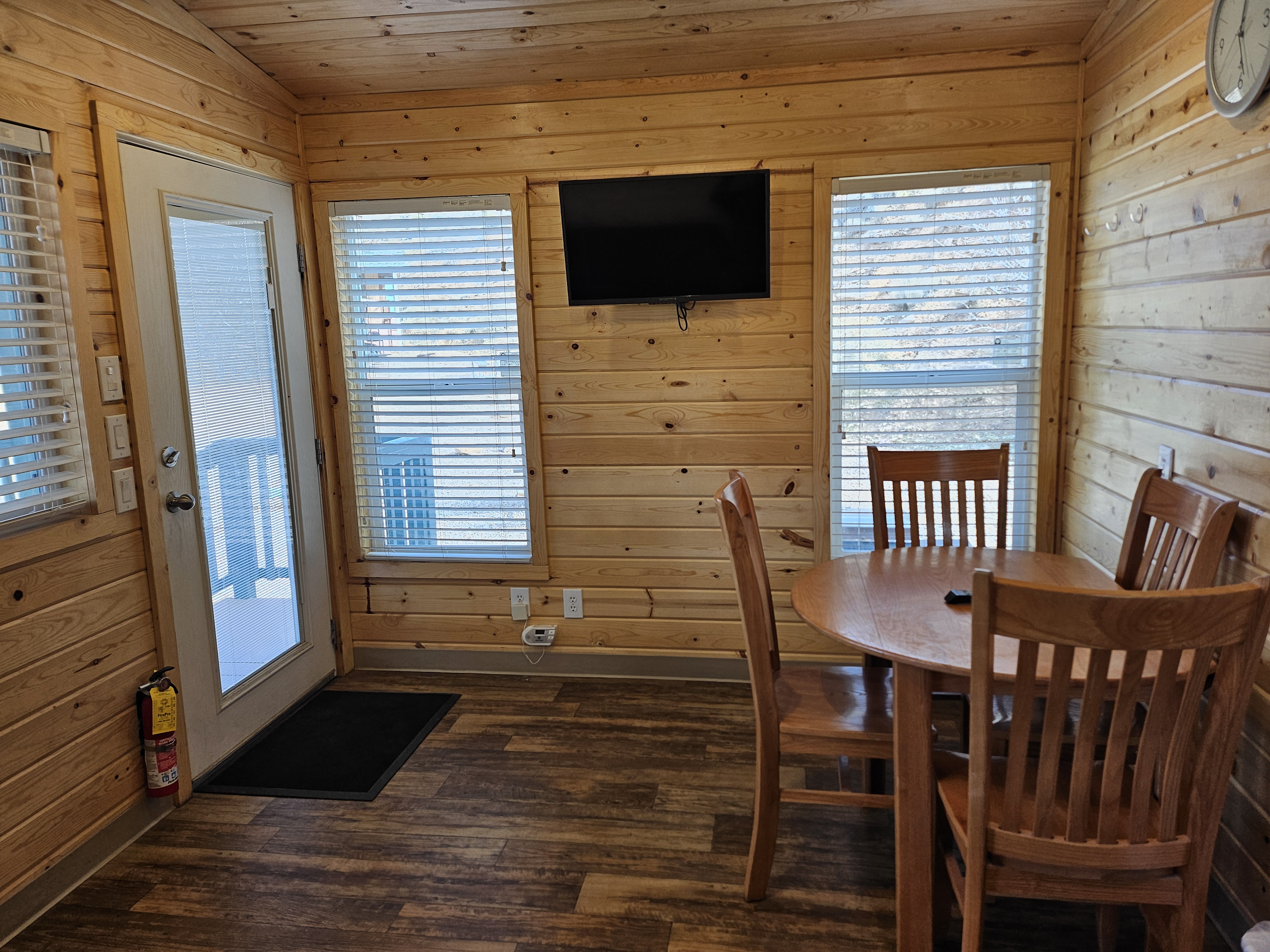 Deluxe Family Lodge Great Room with TV is light and bright