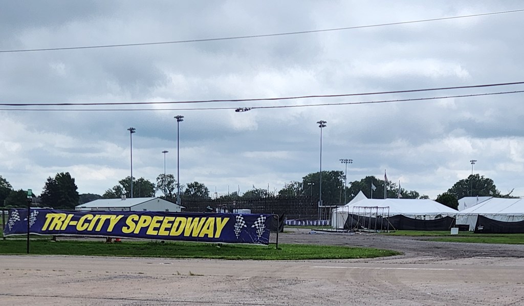 Hello Racing fans! Tri-City Speedway!
