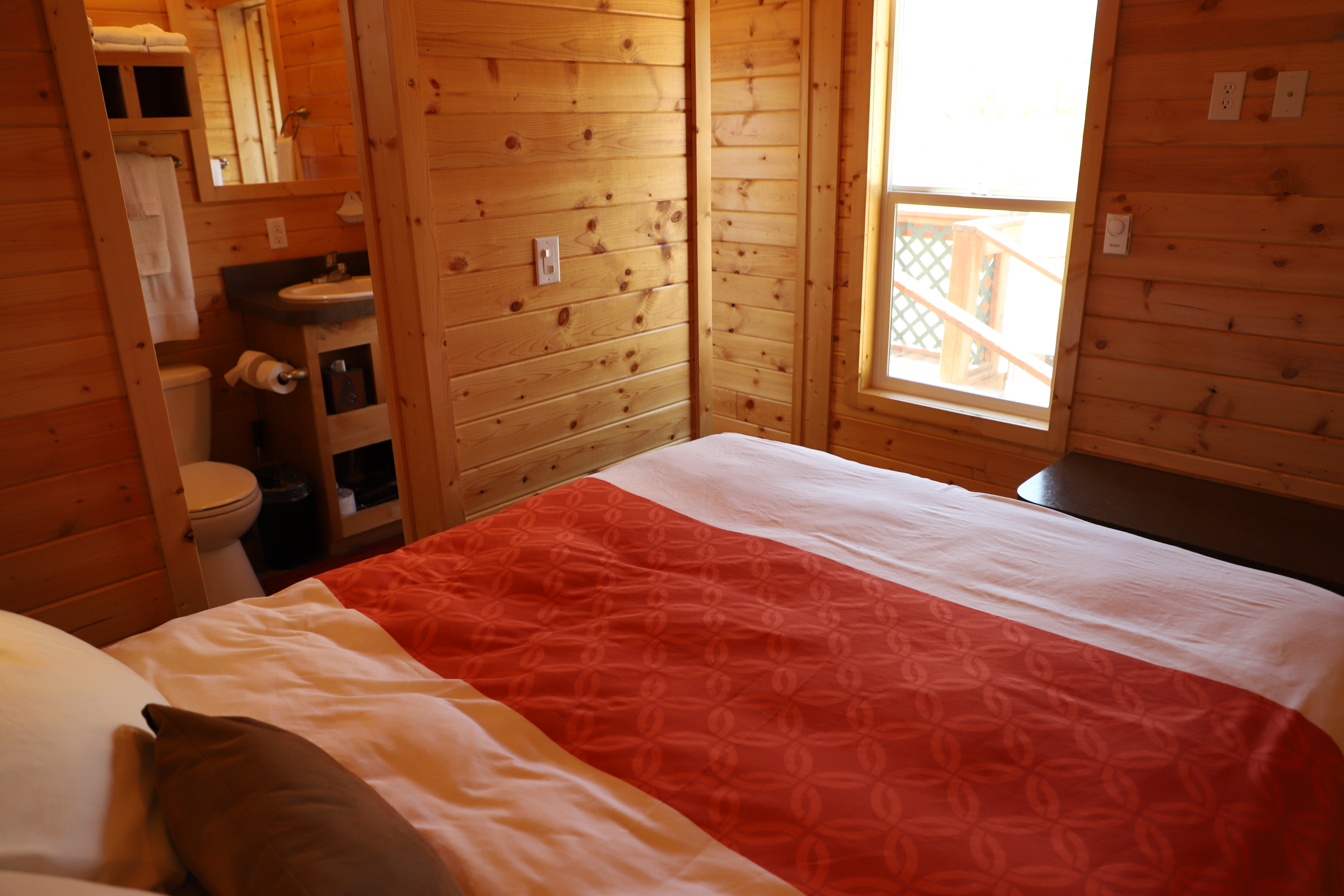 lodge 6 bedroom bathroom