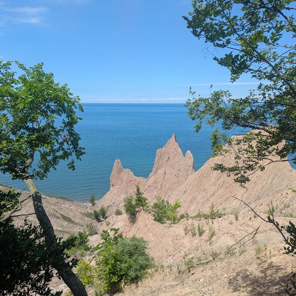 Chimney Bluffs State Park