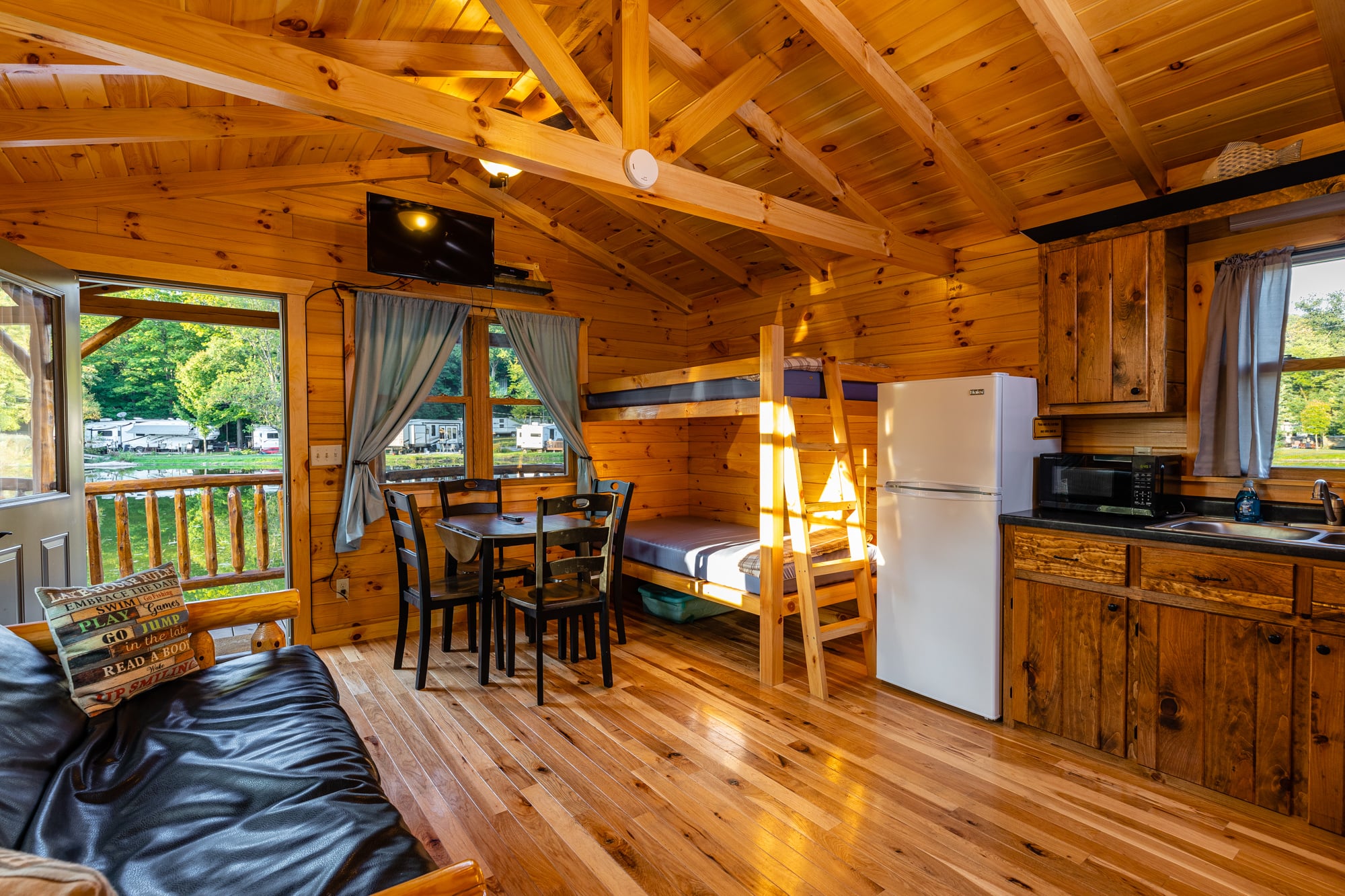 BOATHOUSE CABIN