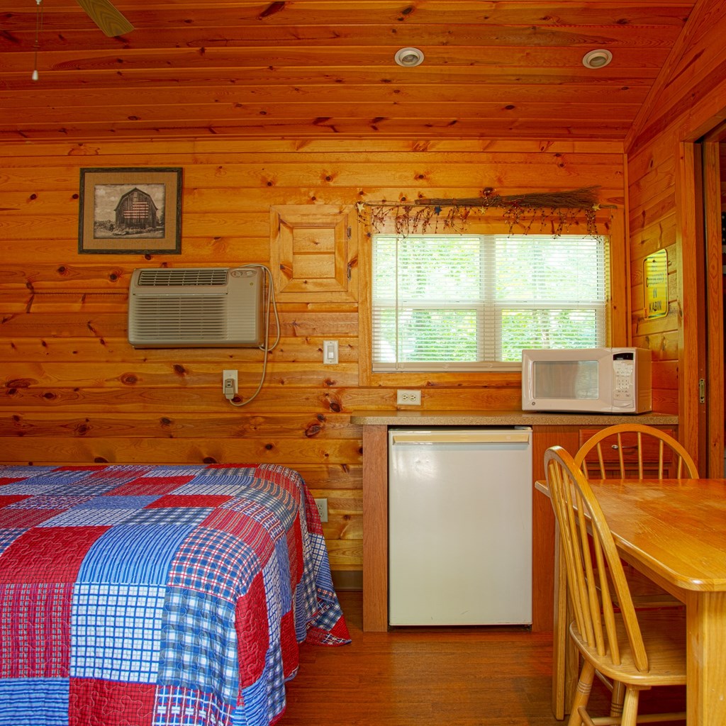 A Guide To Glamping in Sweetwater, Tennessee