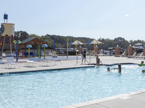 Zero-Entry Swimming Pool & Splash Park