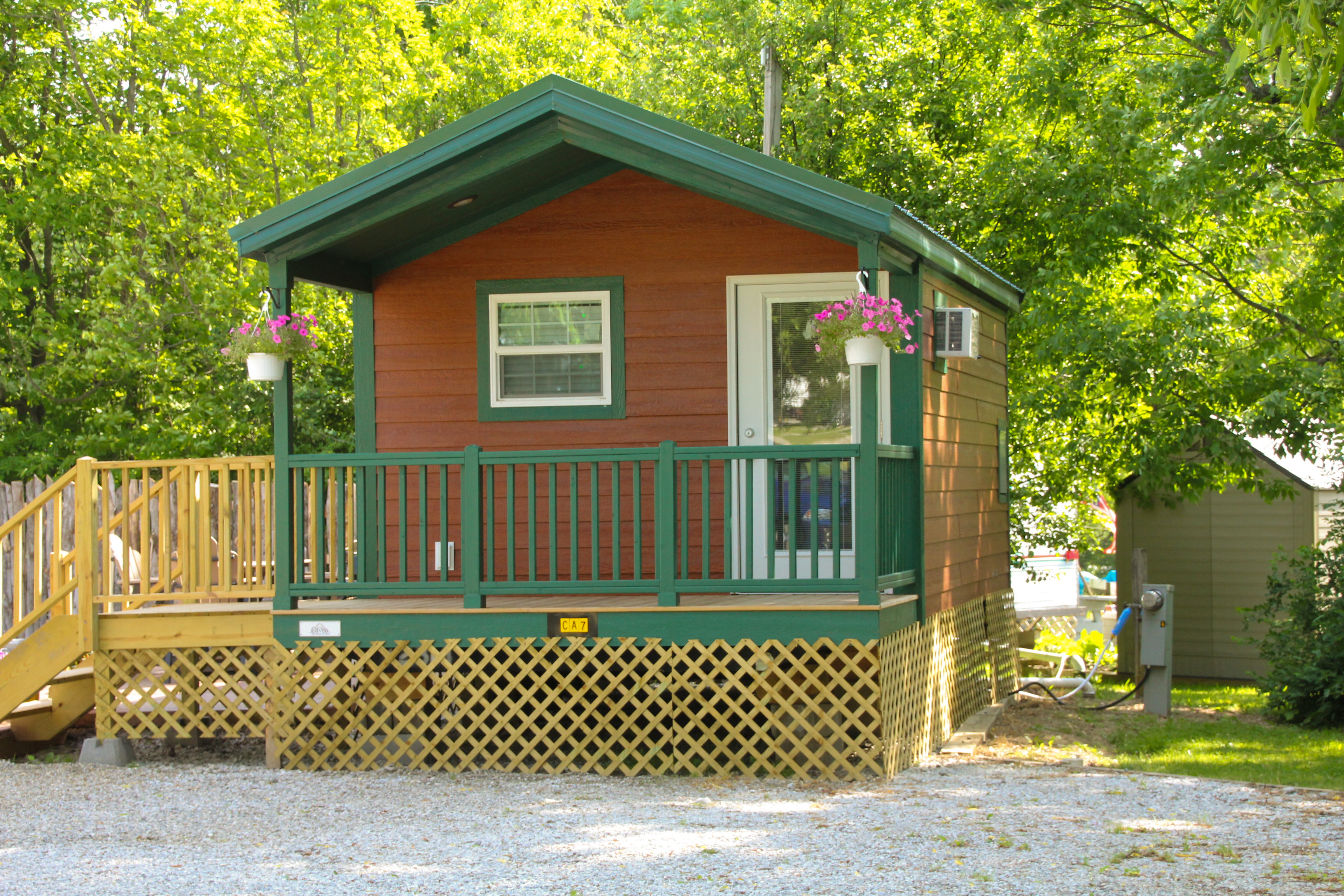 Deluxe cabin sleeps 4