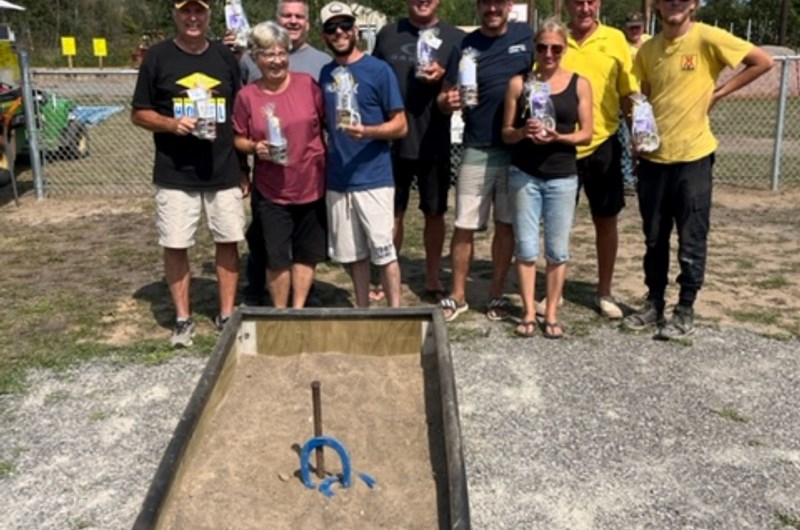 Adult Horseshoe Tourney Photo