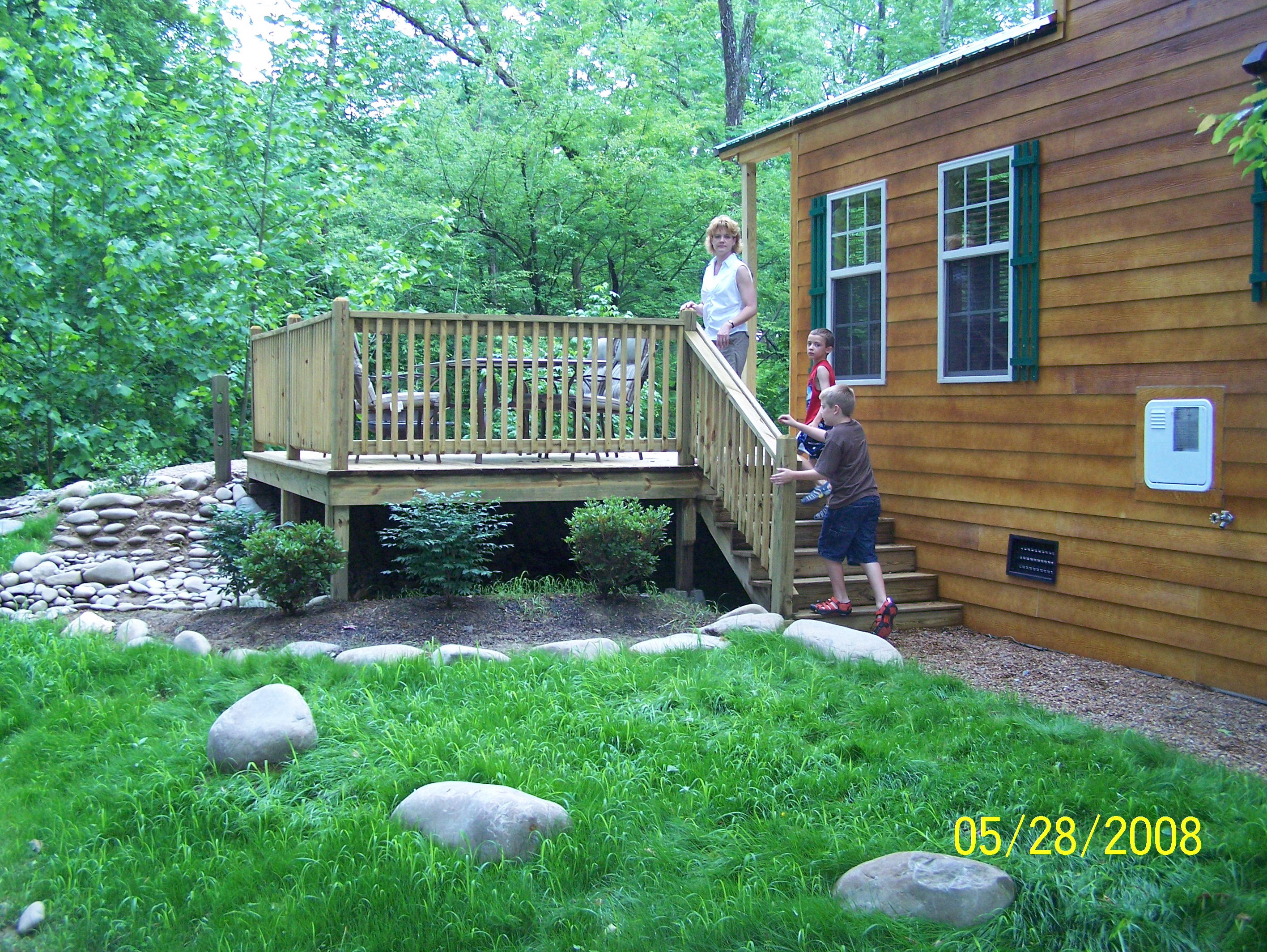 Deluxe Cabin (Full Bath with Shower, Riverfront, Loft Unit-4