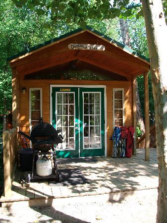Deluxe Cabin (Full Bath with Shower) Riverfront, Loft Unit-2