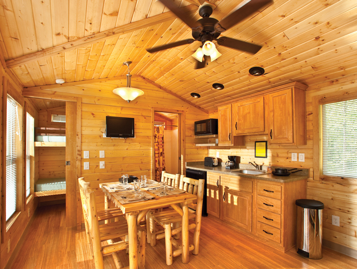 Deluxe Cabin, (Full Bath with Shower) Riverfront Side Entry-1