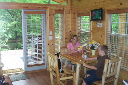 Deluxe Cabin (Full Bath with Shower, Riverfront, Loft Unit-3