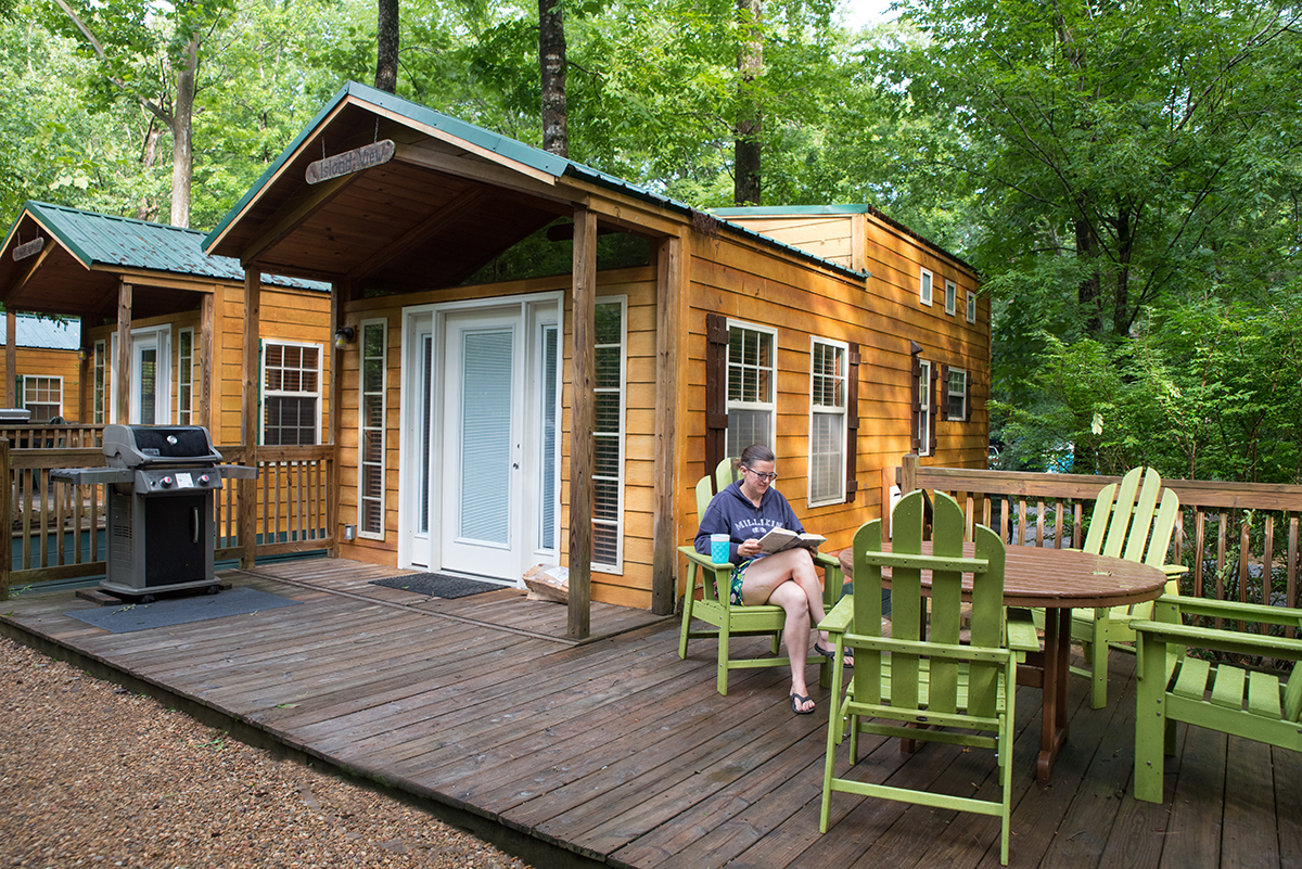 Deluxe Cabin (Full Bath with Shower) Riverfront, Loft Unit-11
