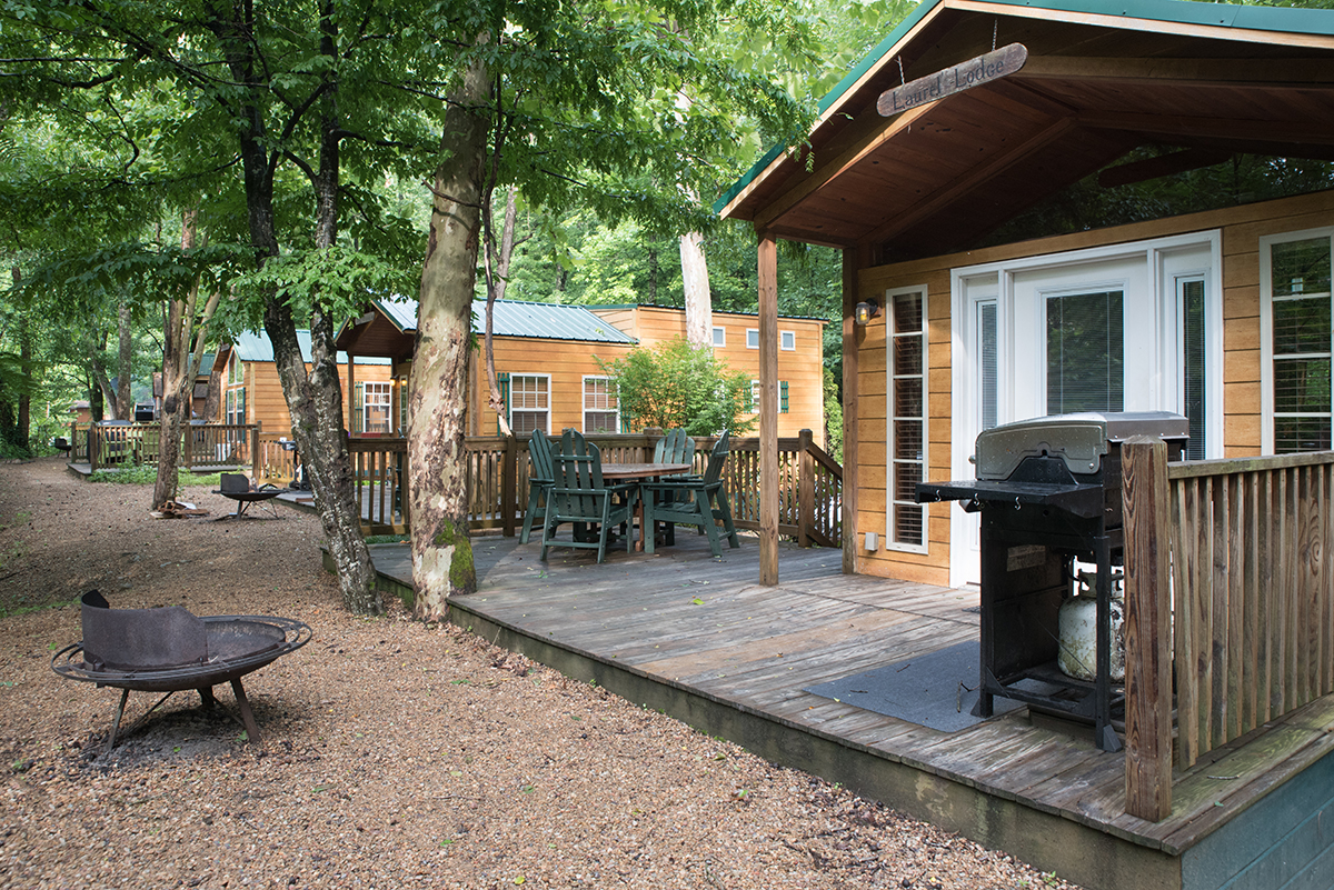 Deluxe Cabin (Full Bath with Shower) Riverfront, Loft Unit-10