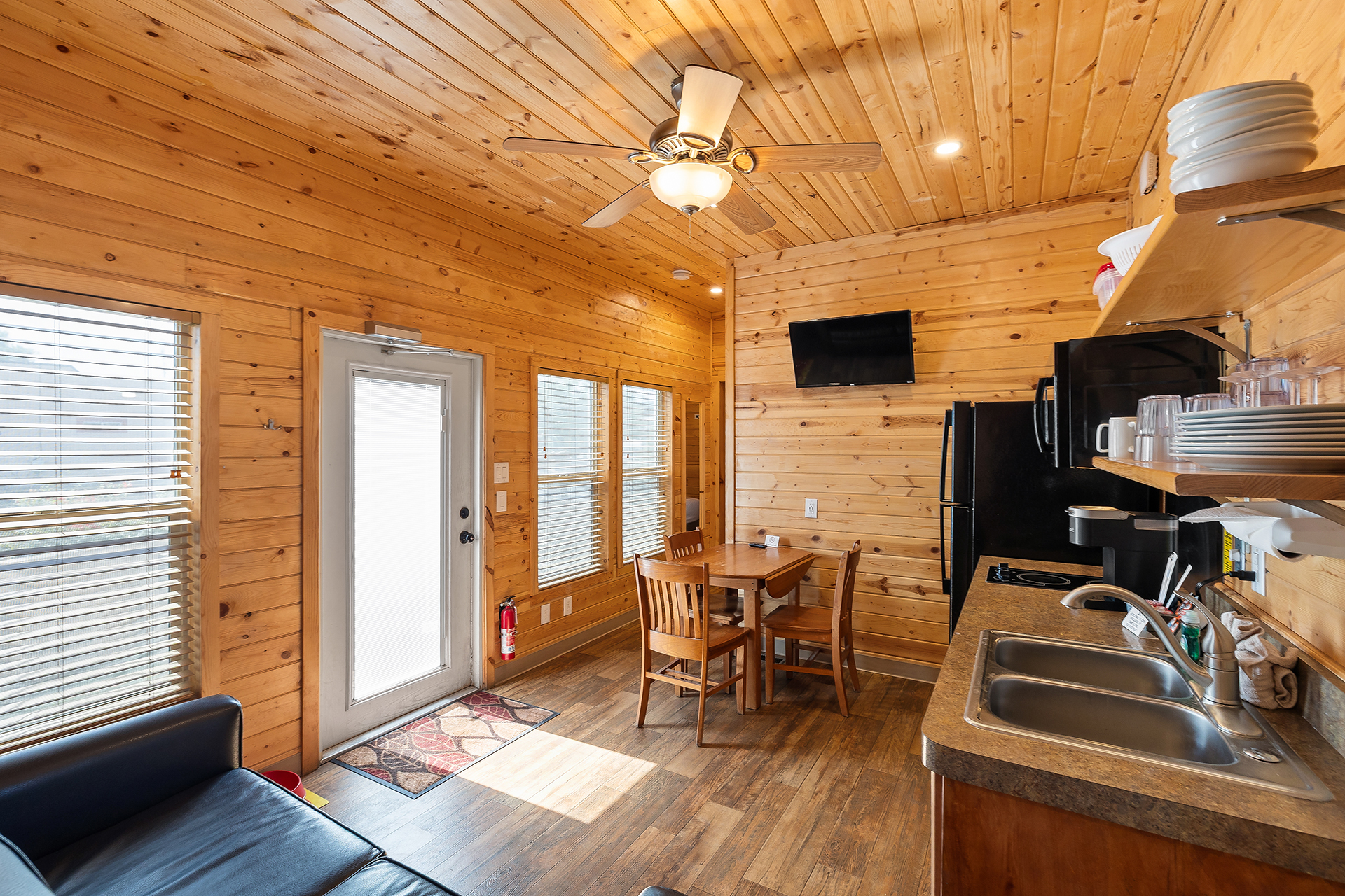 DC12_Deluxe Cabin, 2 Room with Fenced Yard (Full Bath with Tub & Shower) - Sleeps 8_Full Living Space